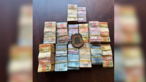 Veja o momento em que o influenciador trumpista Charlie Kirk é baleado