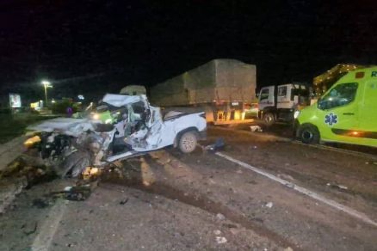 Acidente entre picape e caminh&atilde;o na BR-163 termina com motorista morto
