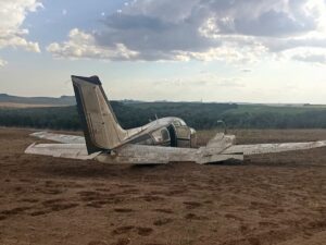 Avi&atilde;o abandonado