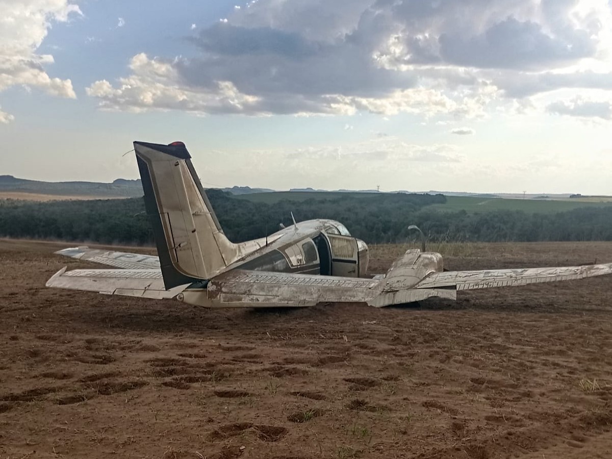 Avi&atilde;o abandonado