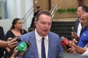 max russi presidente da assembleia
