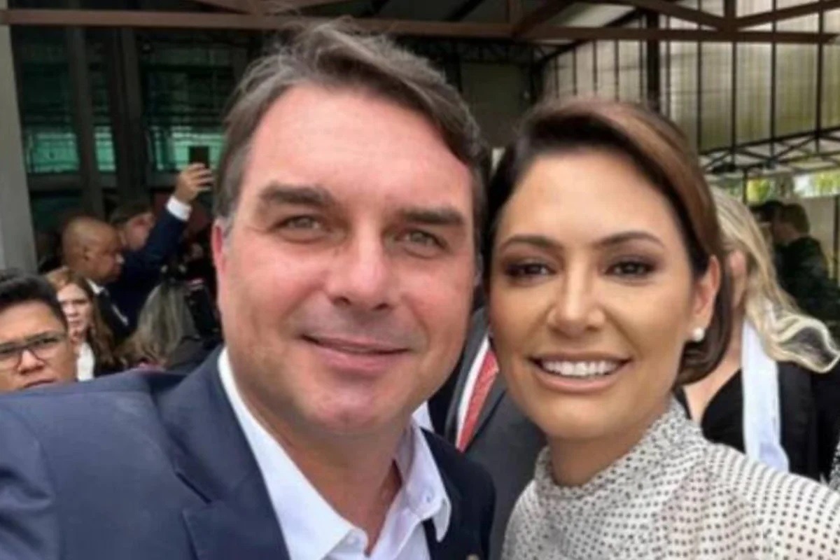 Fl&aacute;vio Bolsonaro e Michelle Bolsonaro