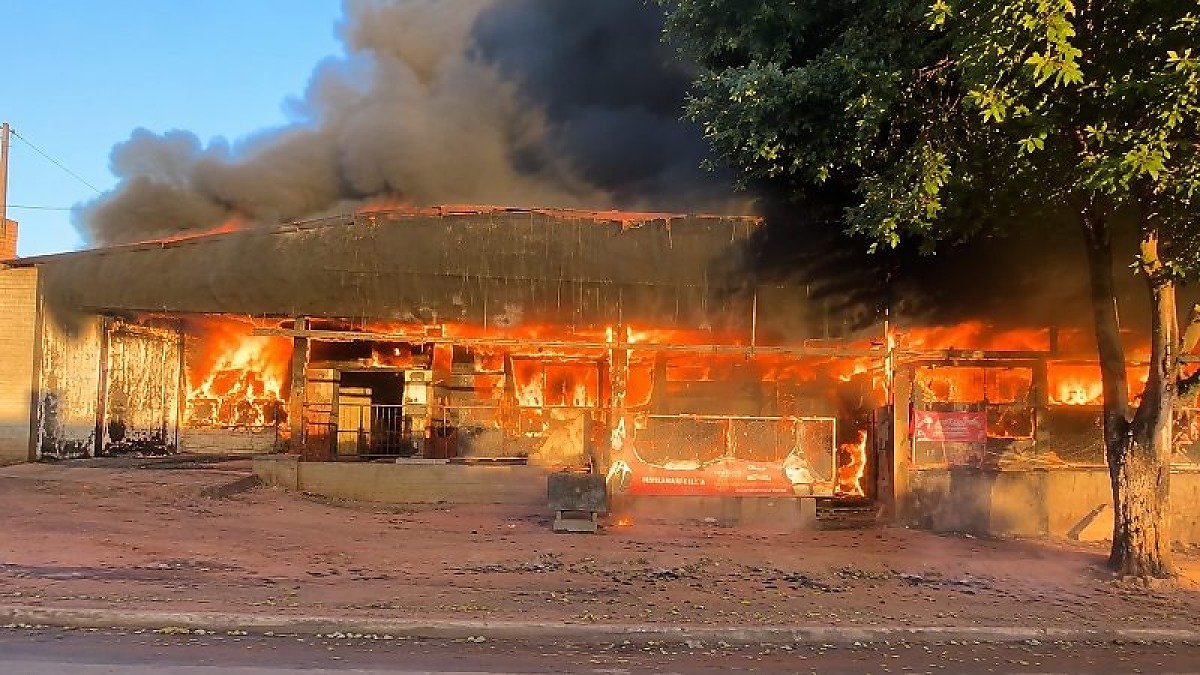 Incêndio em pastelaria de Juara