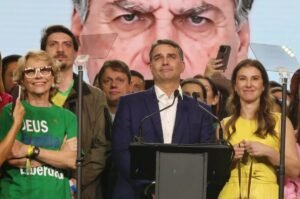 Fl&aacute;vio Bolsonaro