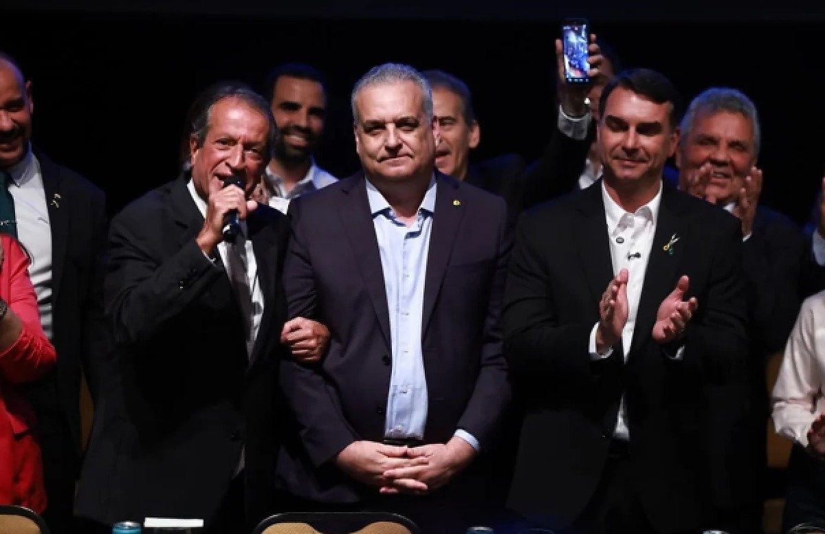 Gaspar, Valdemar da Costa Neto e Flávio Bolsonaro