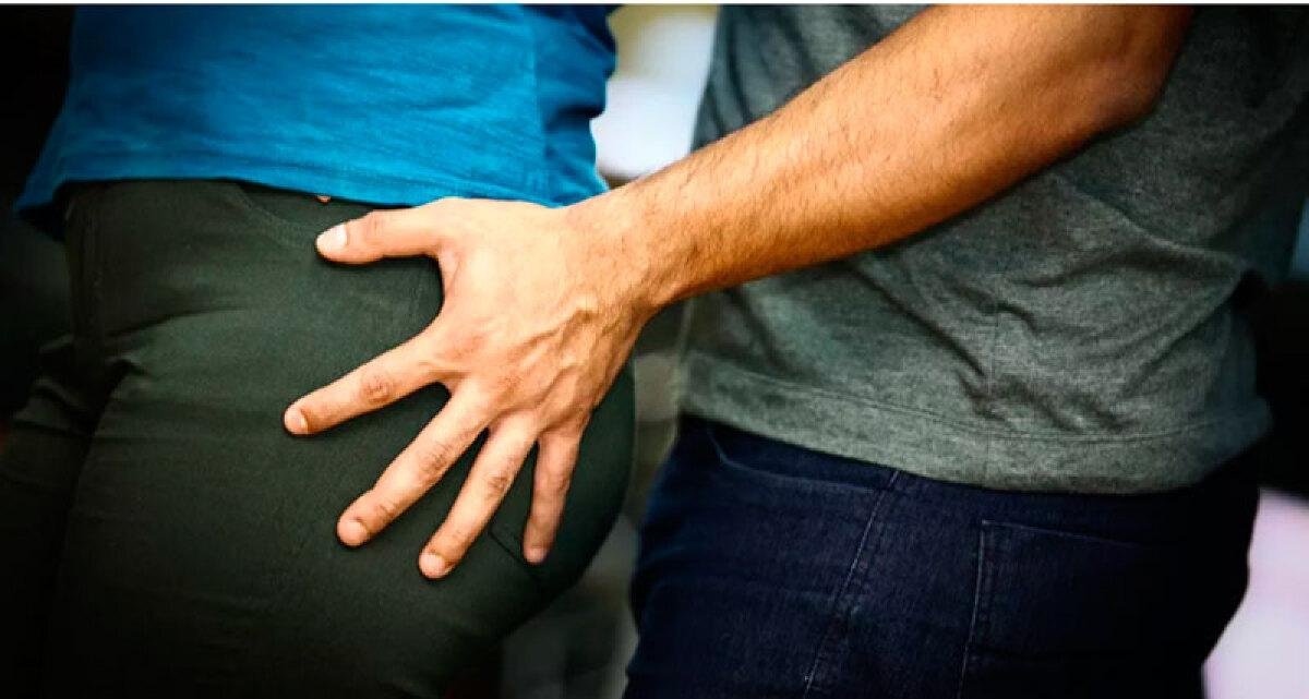 Ass&eacute;dio M&atilde;o na Bunda