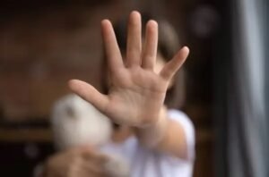 Estupro de vulnerável crianças agressão violência - menores