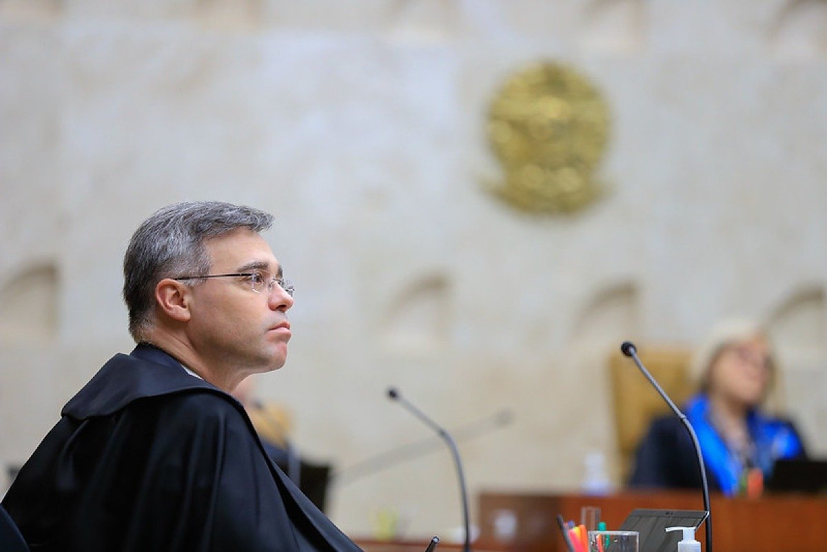 Ministro Andr&eacute; Mendon&ccedil;a na sess&atilde;o plen&aacute;ria do STF