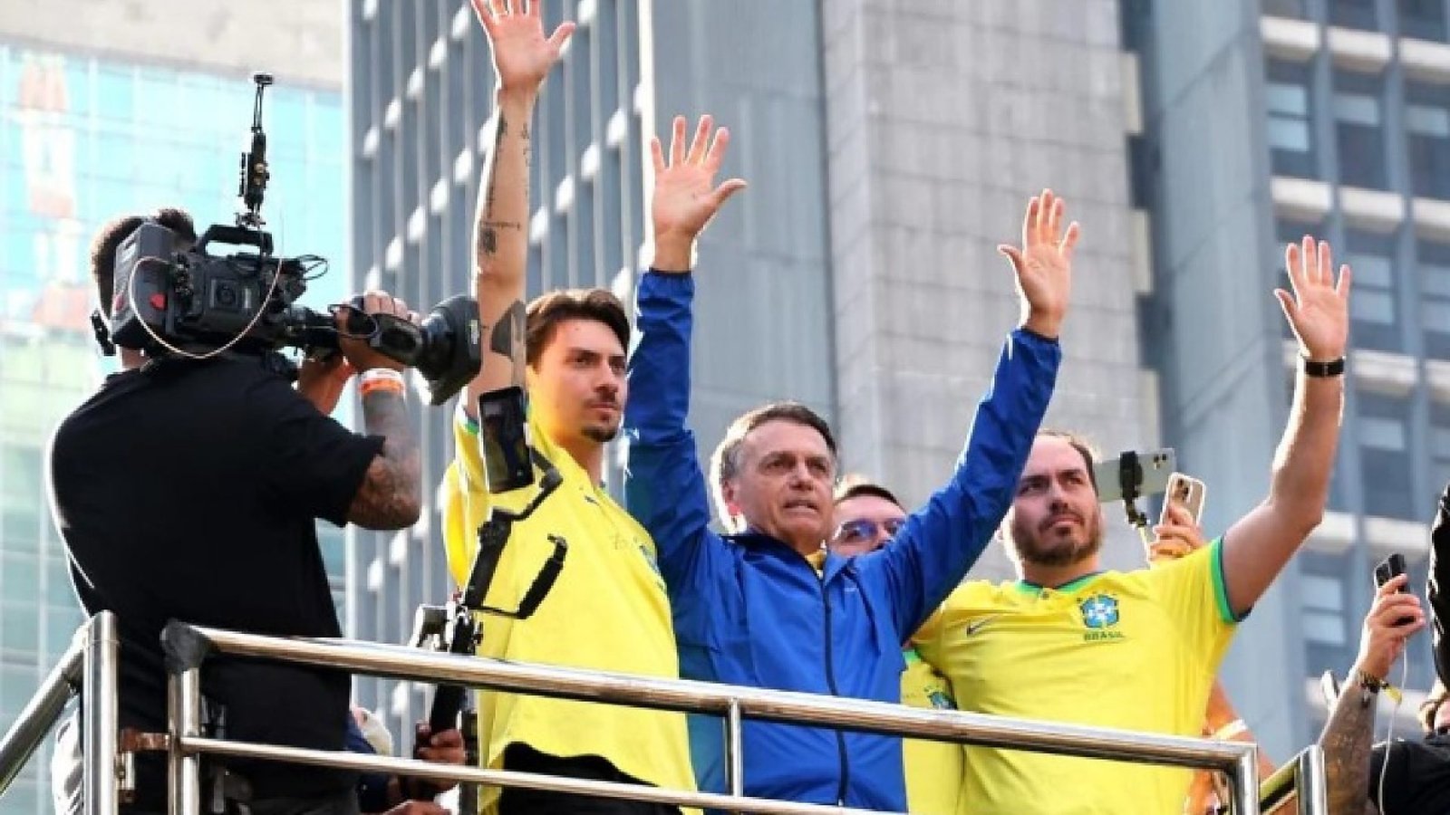 Filhos de Bolsonaro Carlos e Jair Renan