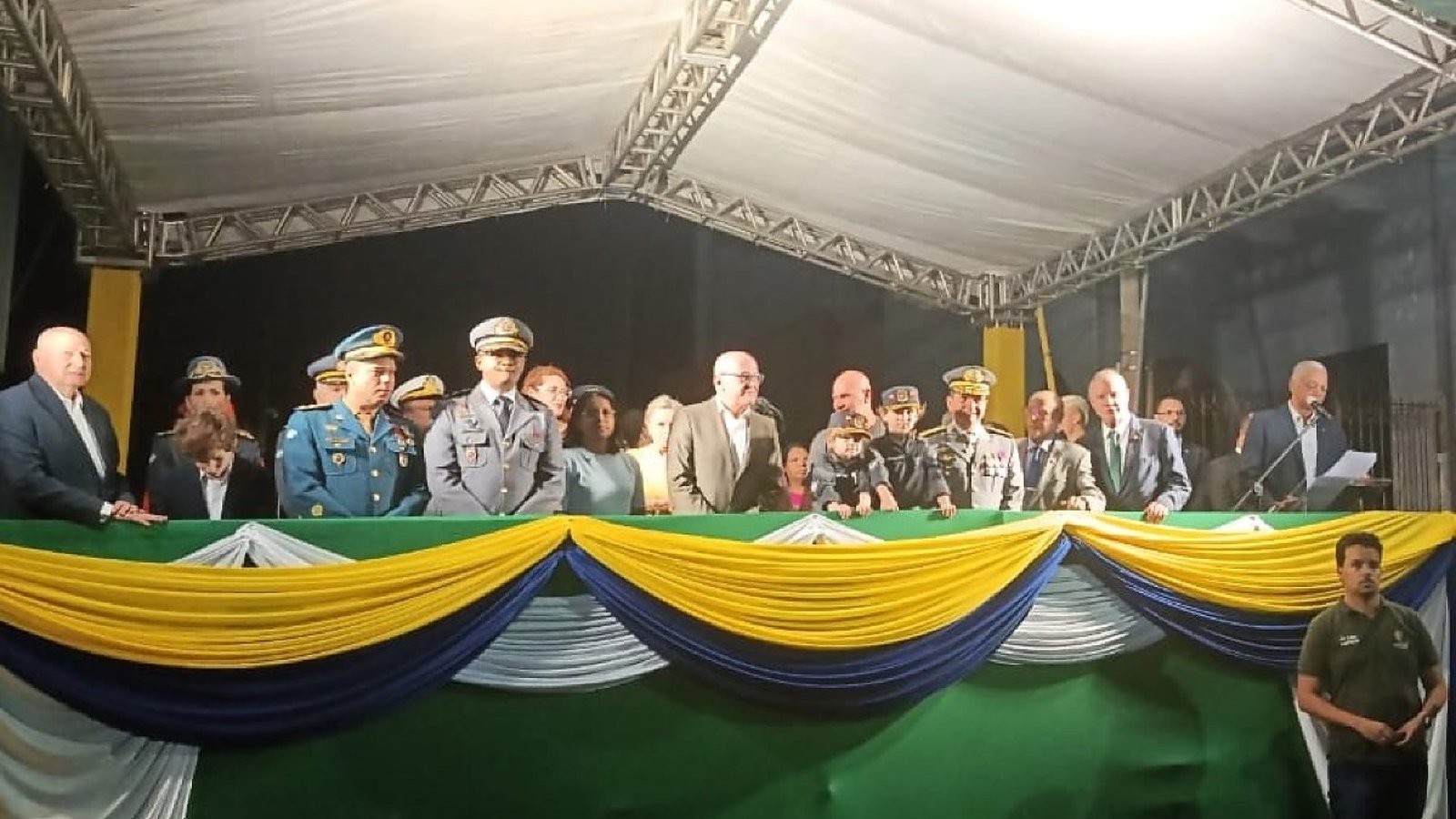 Prefeito Abilio Brunini desfile de 7 de setembro palco