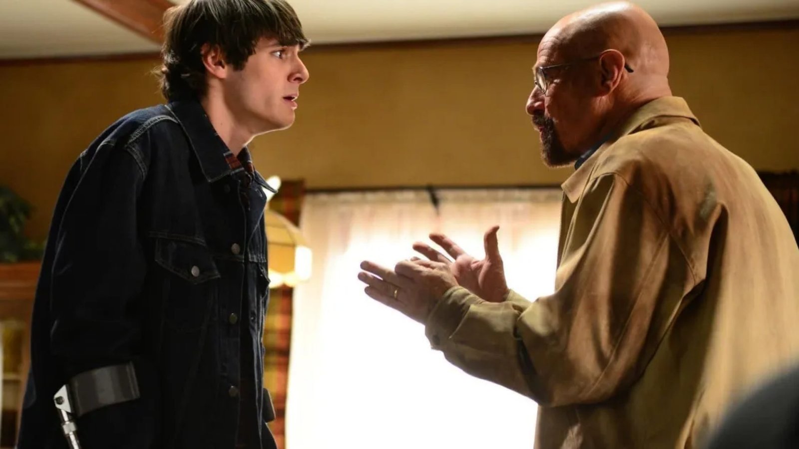 Rj. Mitte e Bryan Cranston em "Breaking Bad"  • Ursula Coyote/AMC | Divulgação