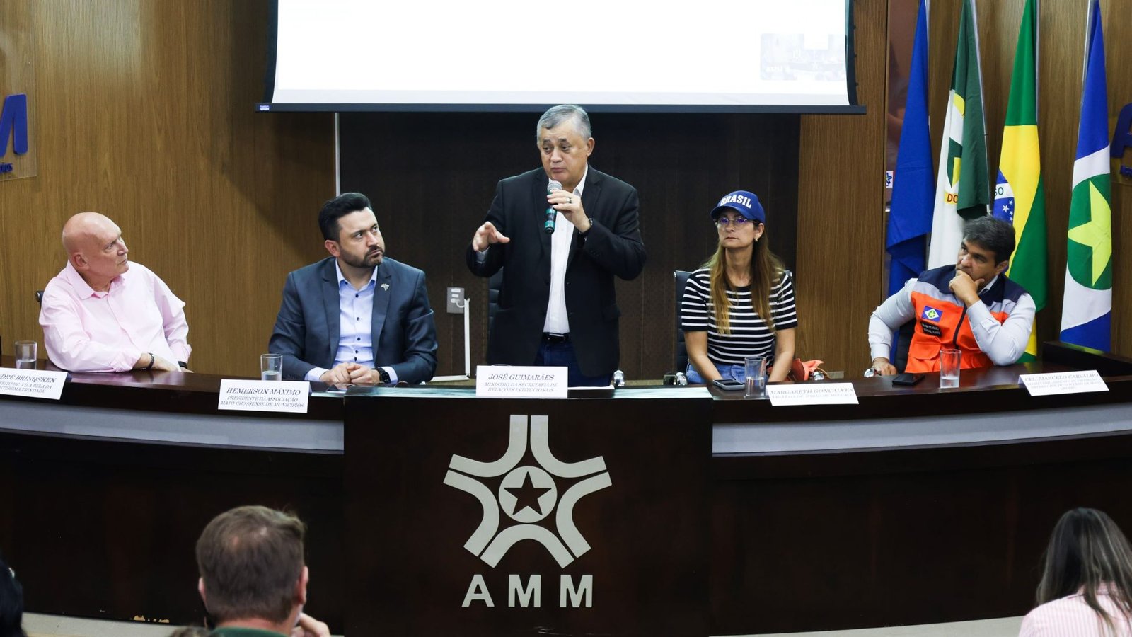139296_ministro-jose-guimaraes-jpg.jpg