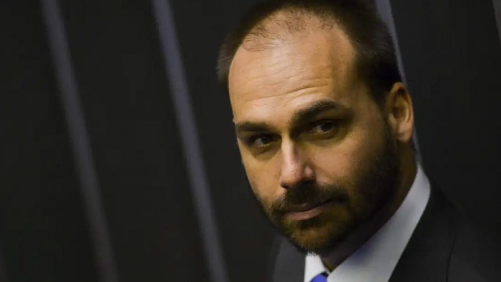 139388_ministerio-da-justica-demite-eduardo-bolsonaro-por-abandono-de-cargo-f4f17b94.webp.jpg