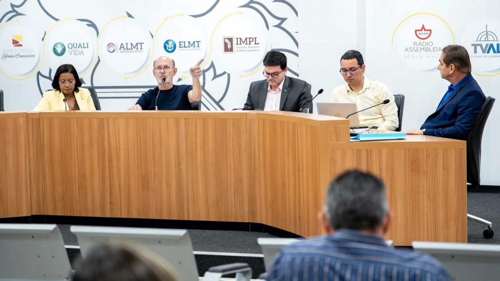139475_almt-debate-projeto-da-ldo-de-2027-e-cobra-protecao-de-recursos-para-acoes-sociais-fbd91c71.j.jpeg