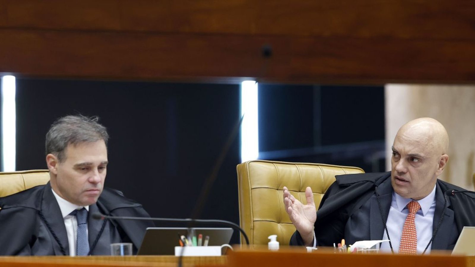 Os ministros André Mendonça e Alexandre de Moraes durante sessão plenária do STF  • Luiz Silveira/STF