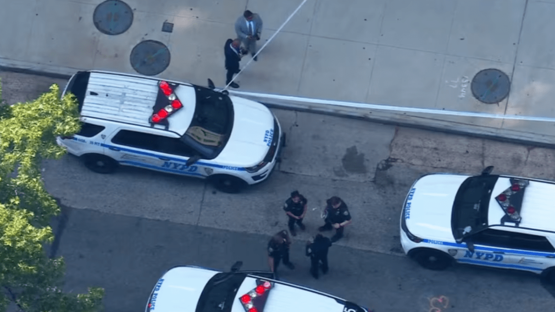 Dois homens foram esfaqueados na tarde desta quinta-feira (23), no Upper West Side de Manhattan, em Nova York, informou a polícia  • WABC