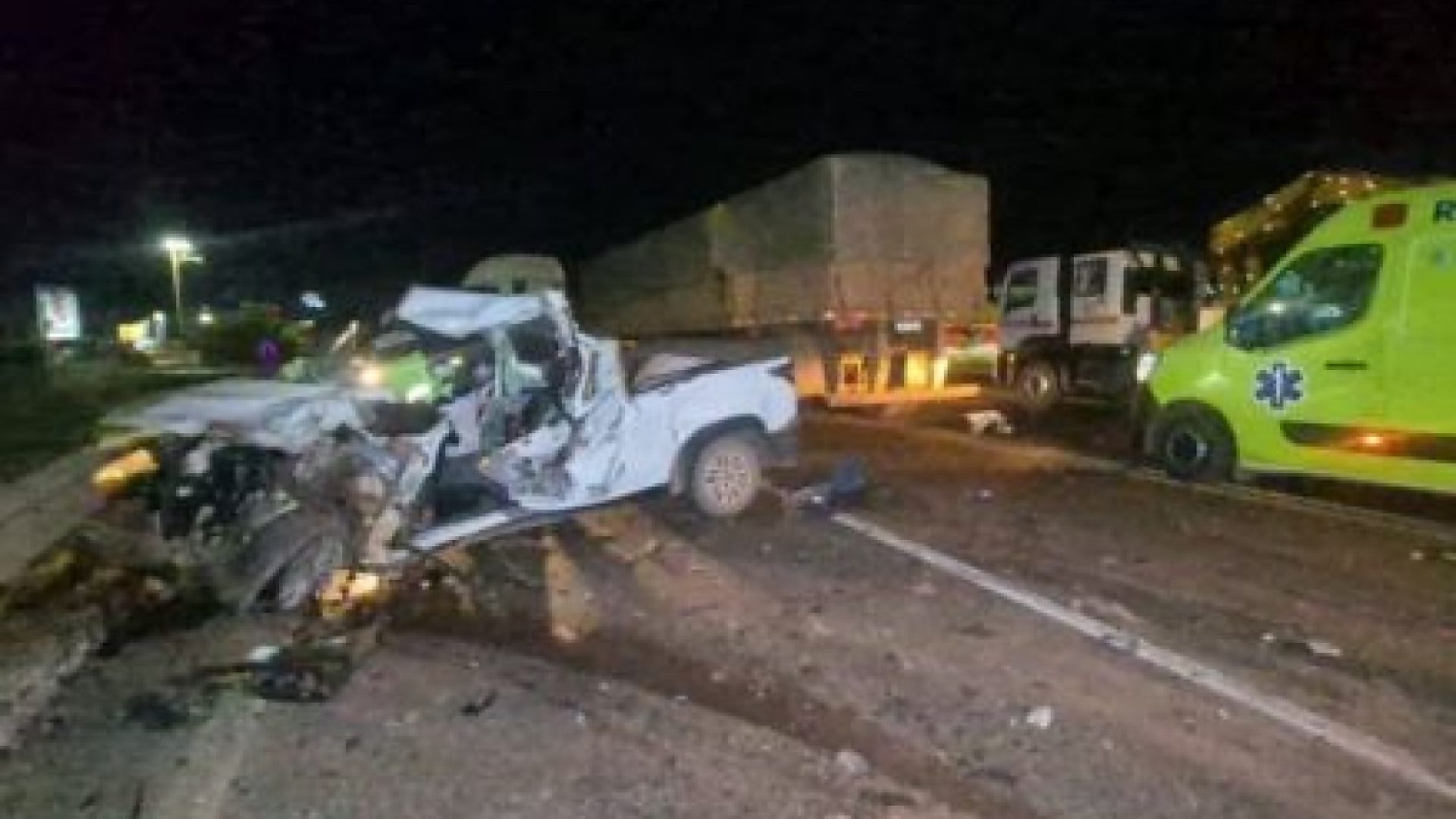 Acidente entre picape e caminh&atilde;o na BR-163 termina com motorista morto