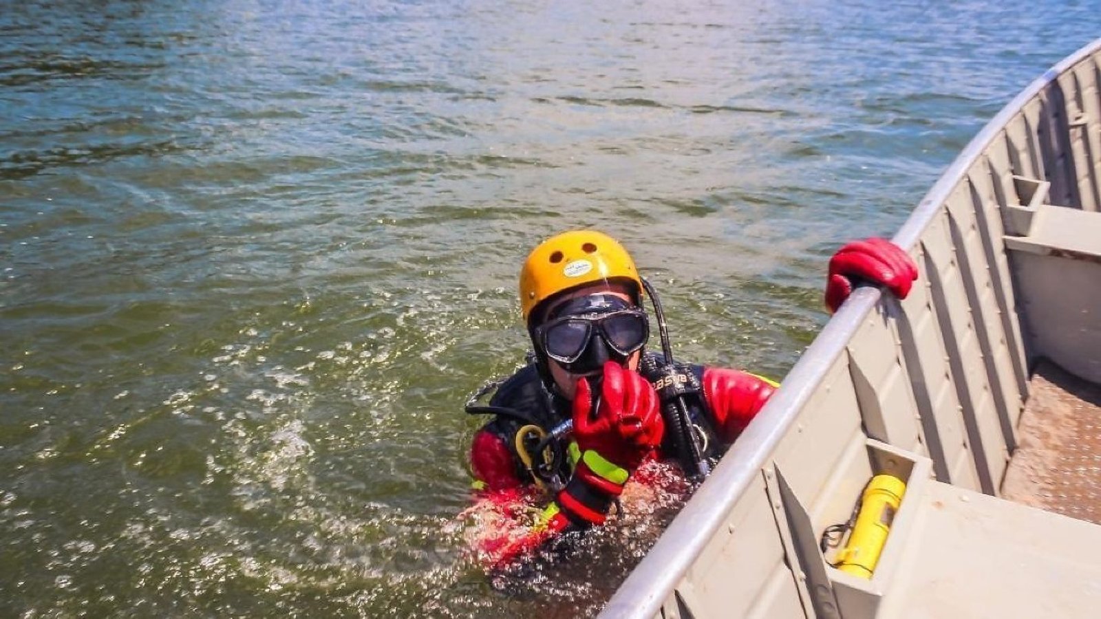 Corpo de Bombeiros resgate rio