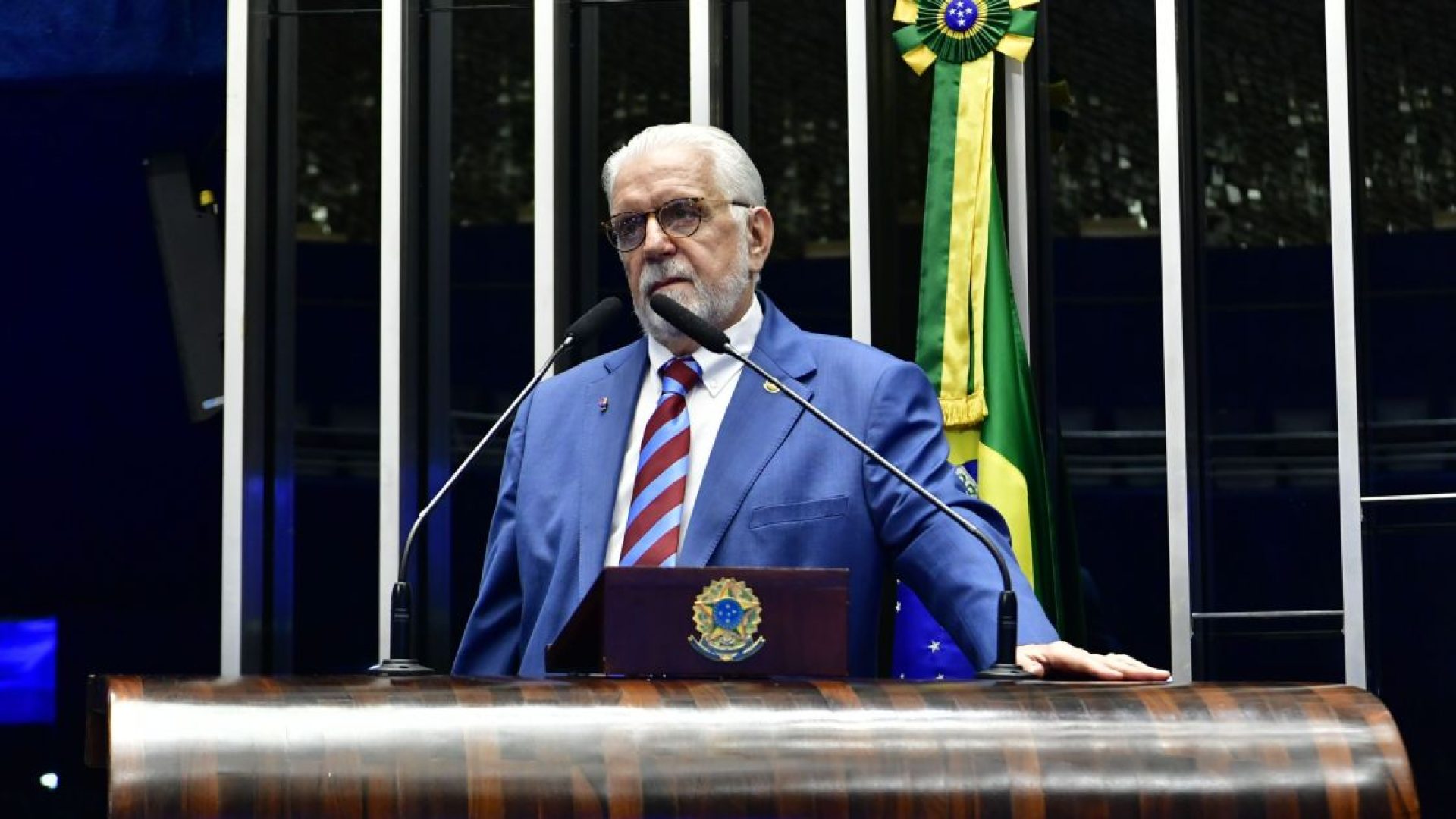 Plenário do Senado Federal durante sessão deliberativa ordinária. Na pauta, prorrogação do prazo para a execução dos recursos da Lei Paulo Gustavo, que prevê ações emergenciais para o setor cultural. Também está na pauta projetos sobre direitos dos atingidos por barragens, alterações nas penalidades para advogados e pedidos de empréstimos externos com garantia da União. Em discurso, à tribuna, senador Jaques Wagner (PT-BA)  • Waldemir Barreto/Agência Senado