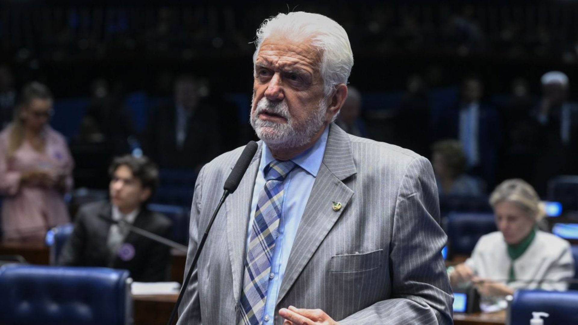 Aliados defendem saída honrosa para Jaques Wagner