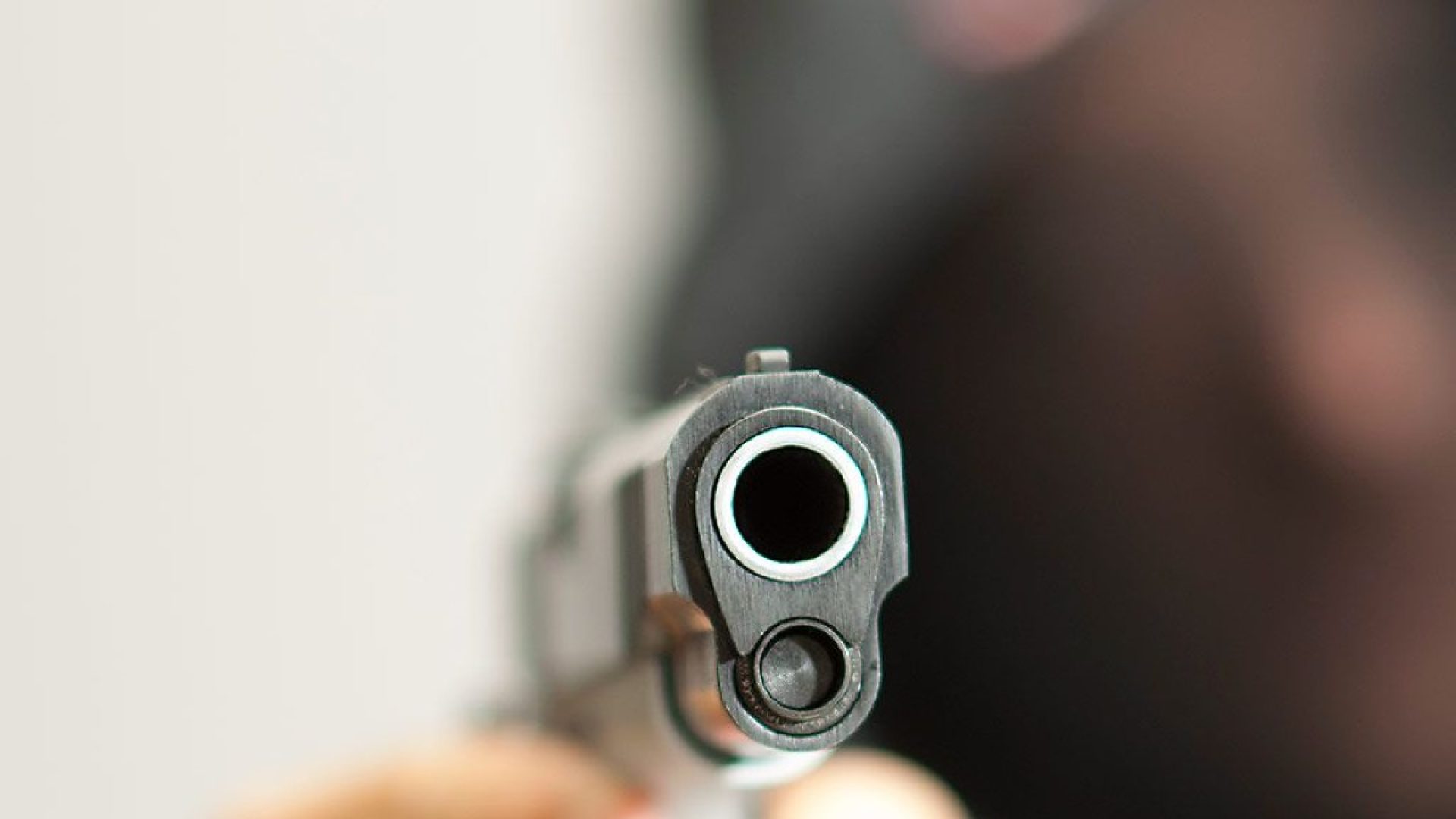Tiro arma rev&oacute;lver tiros