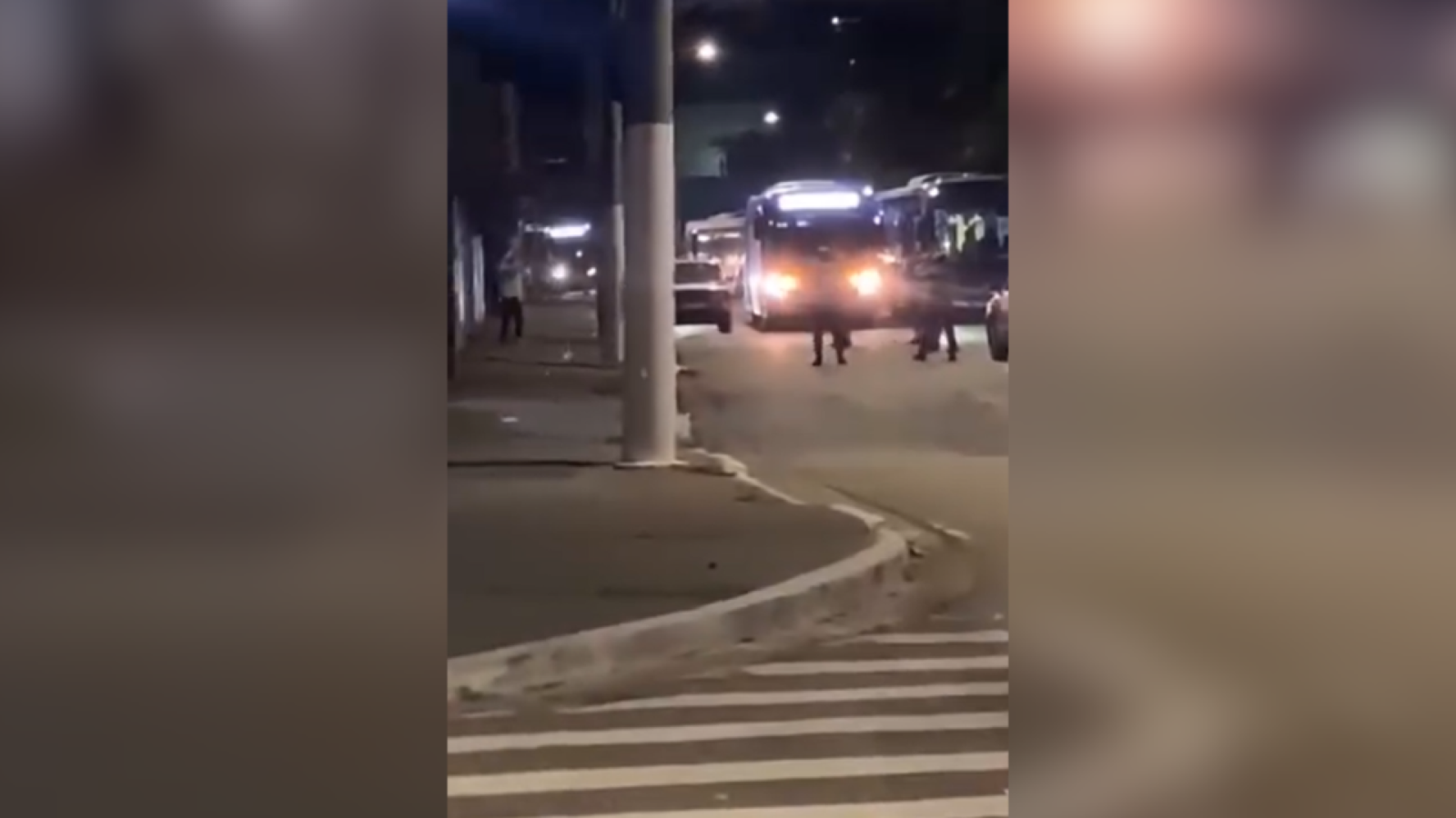 PMs atiram 24 vezes e matam homem  • Reprodução