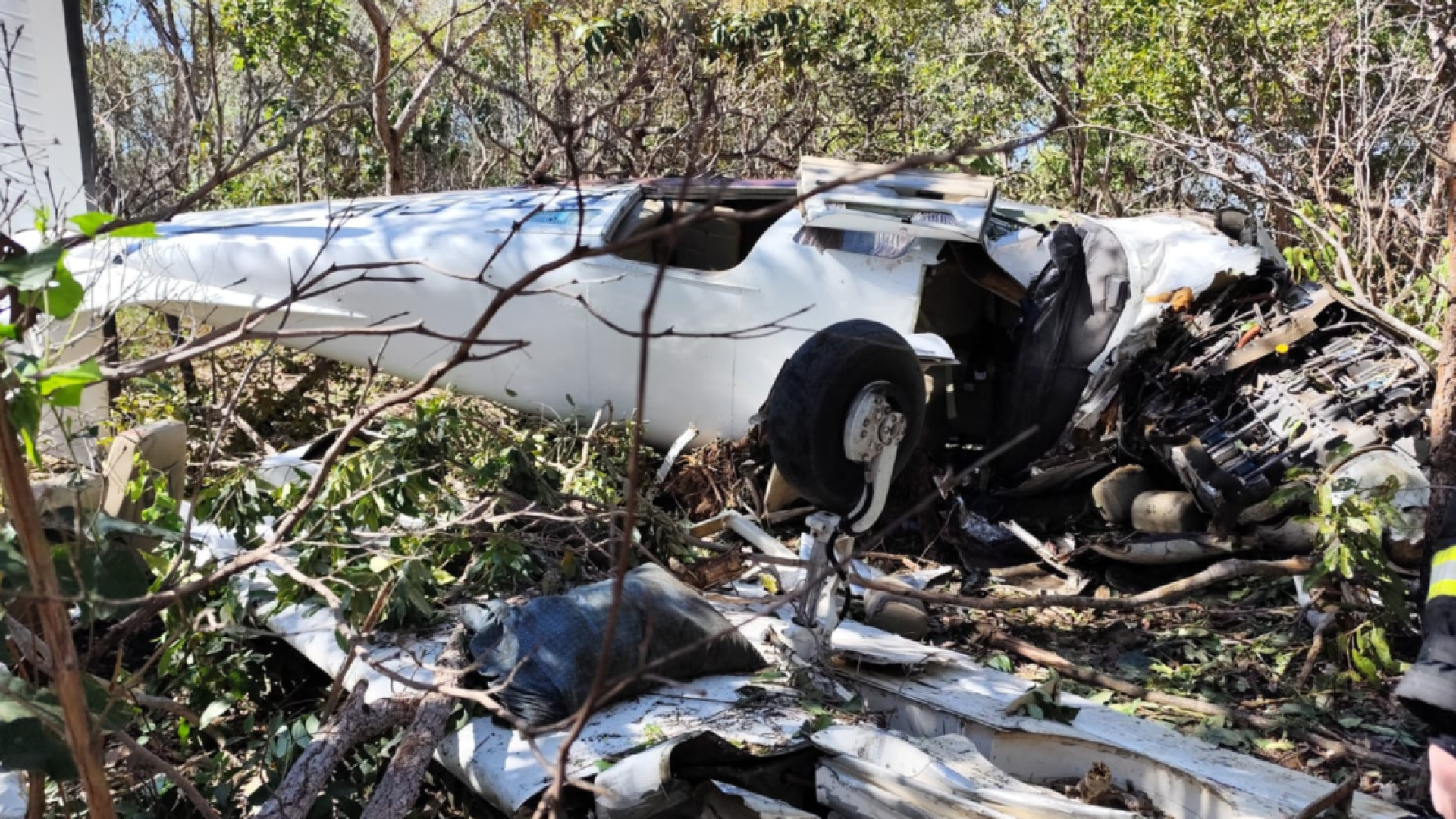 Casal de idosos faleceu após queda de avião de pequeno porte; piloto sobreviveu  • Corpo de Bombeiros Militar do Tocantins