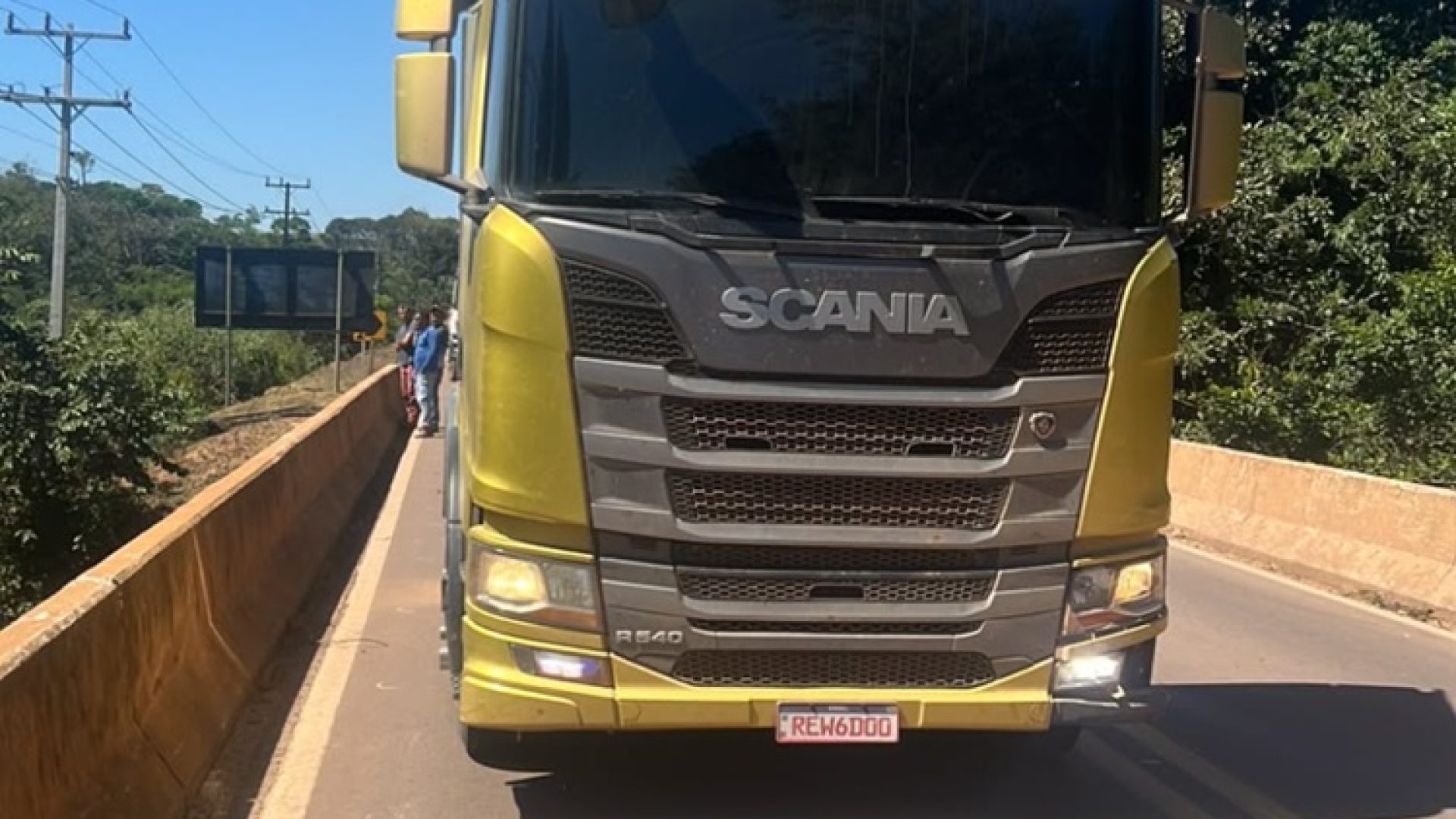 CAMINHAO-ROUBADO-RECUPERADO-EM-CARLINDA.jpg