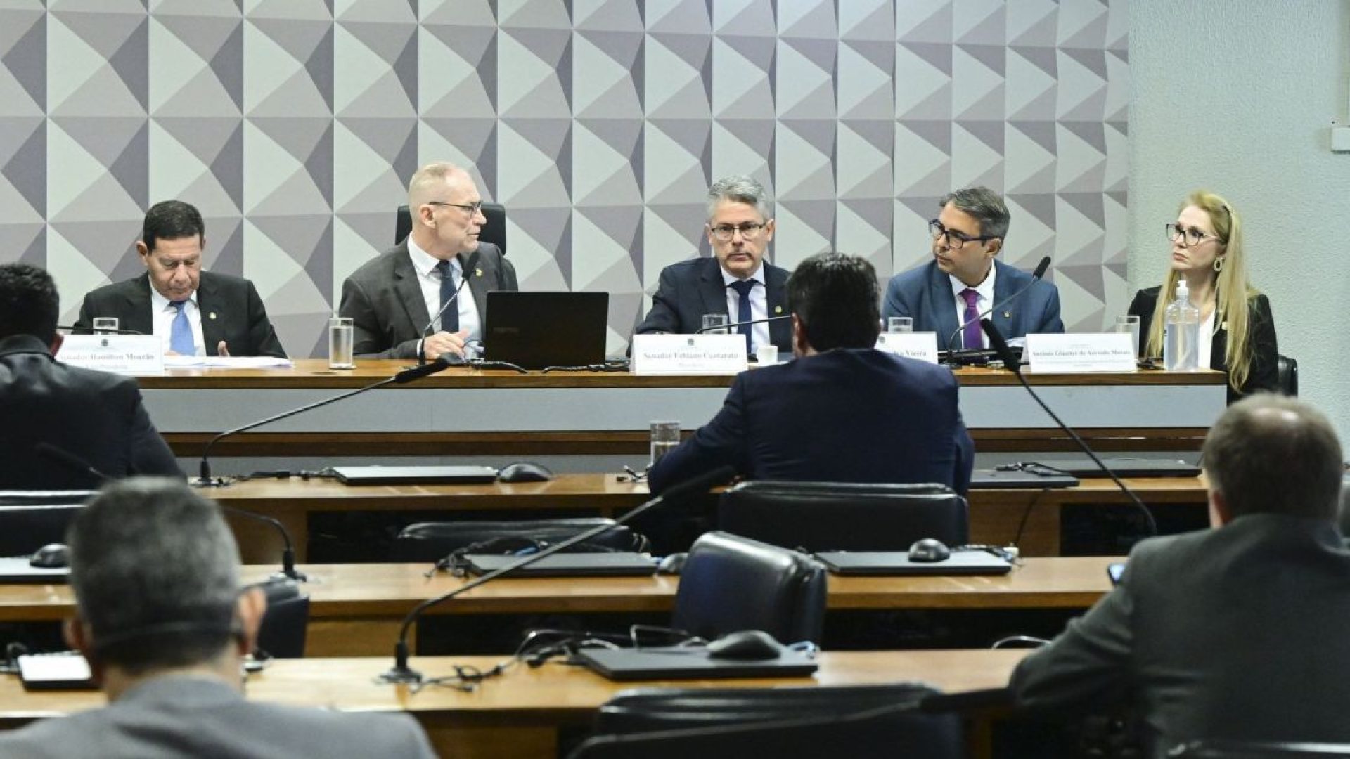 Senadores durante reunião da CPI do Crime Organizado  • Foto: Geraldo Magela/Agência Senado