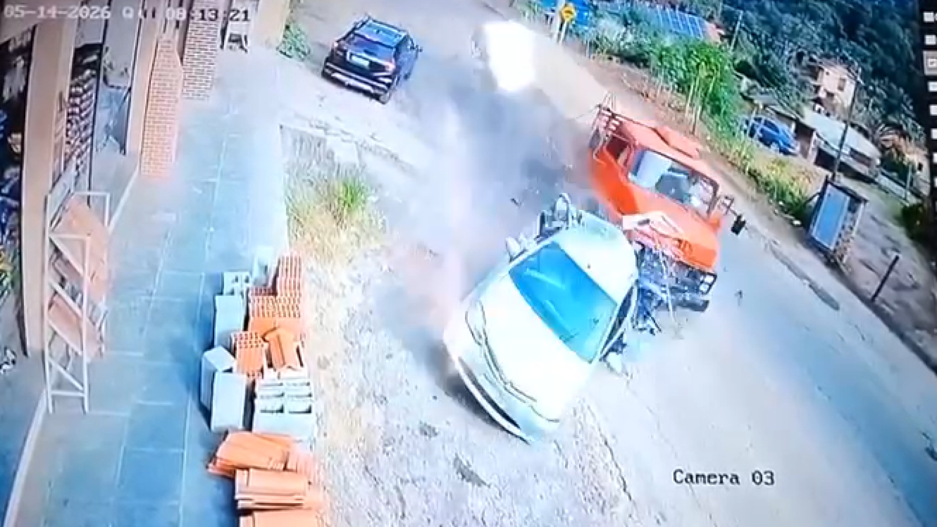 Um grave acidente entre um caminhão e um veículo matou três pessoas e deixou outras quatro feridas nesta quinta-feira (14), na cidade de Nova Friburgo, região serrana do Rio de Janeiro  • Reprodução