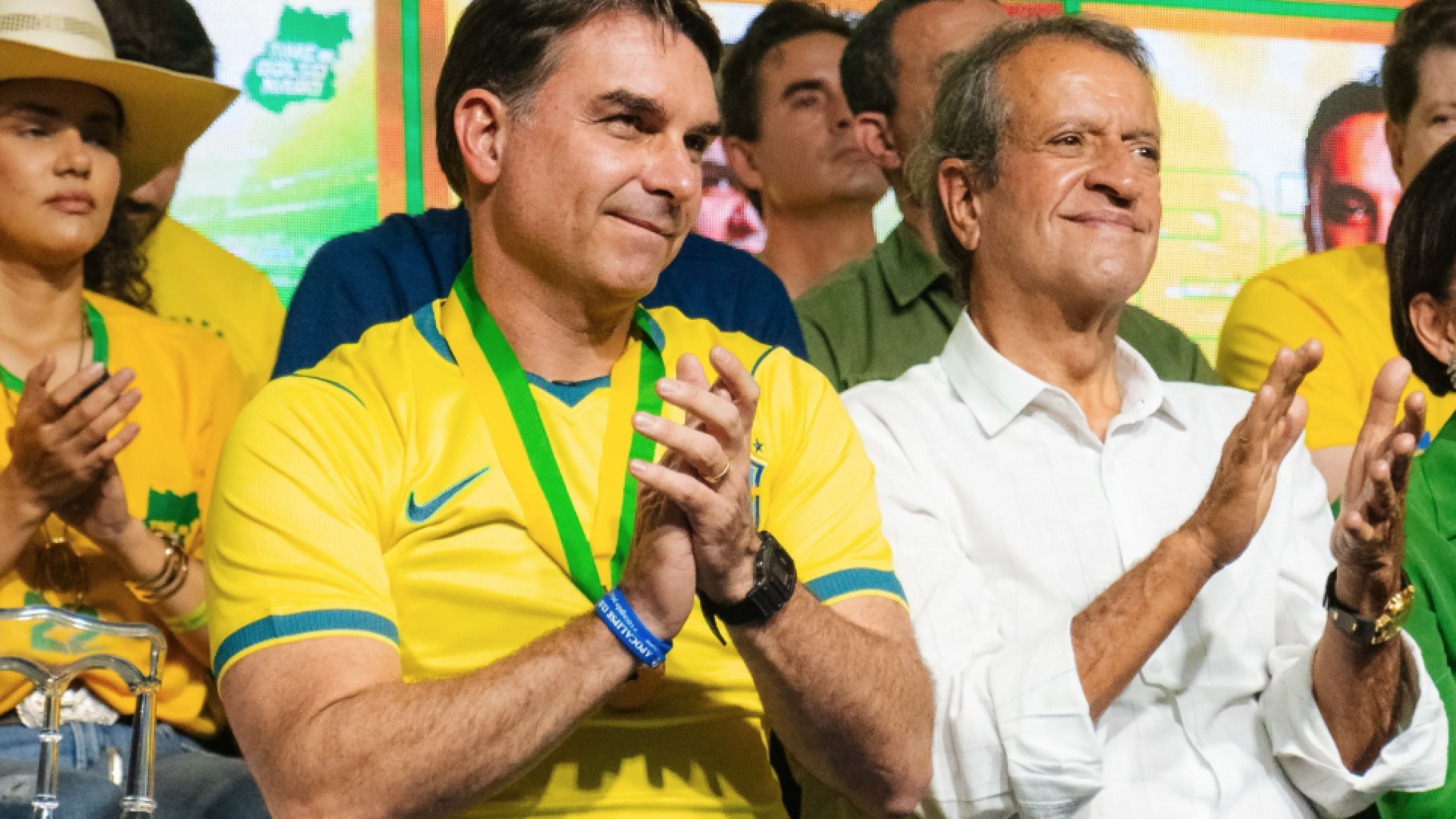 O senador e pré-candidato à Presidência, Flávio Bolsonaro (PL-RJ) e o presidente nacional do PL, Valdemar Costa Neto  • Divulgação/Assessoria Flávio Bolsonaro