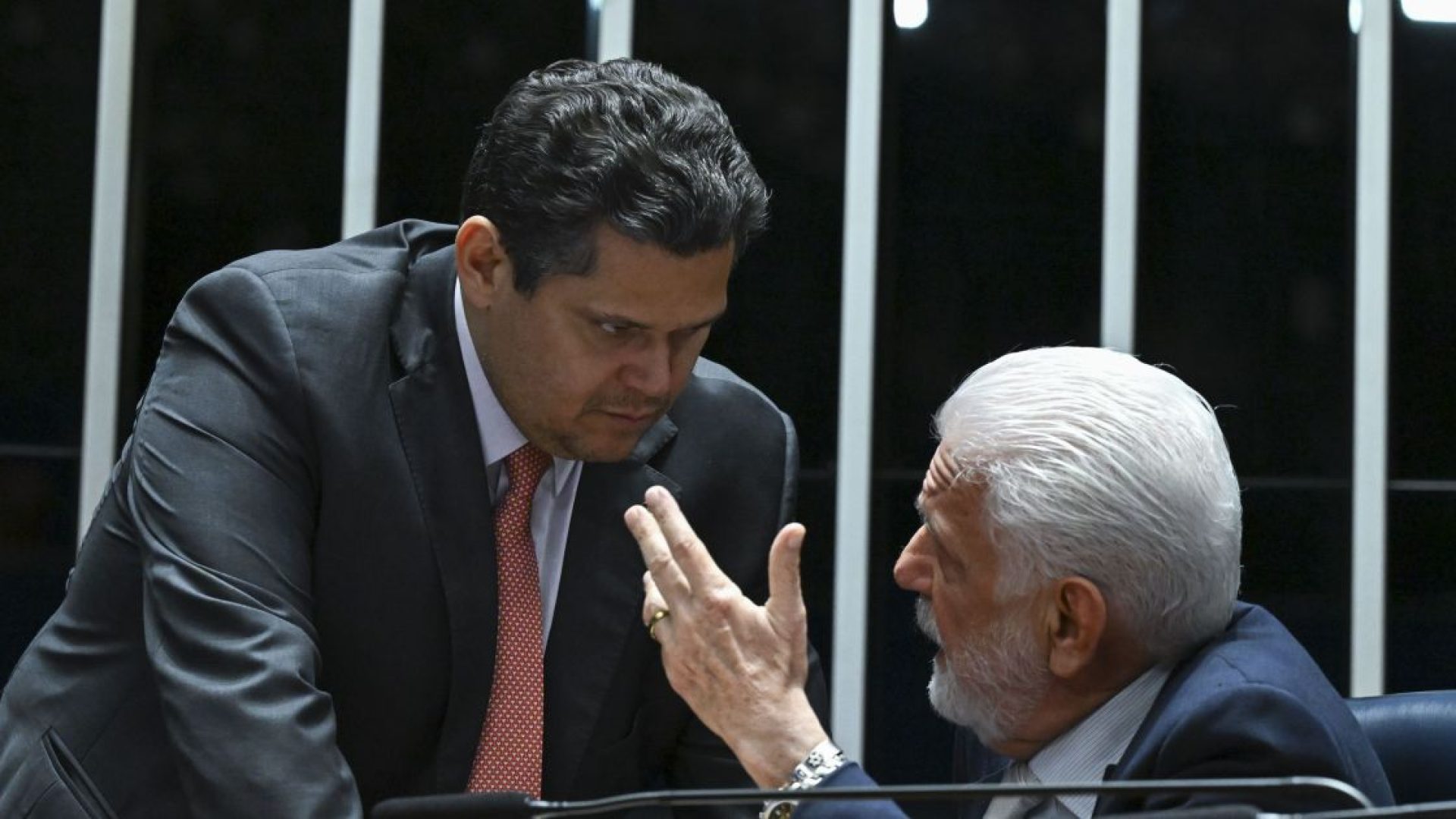 Ala do governo eleva pressão por saída de Jaques Wagner
