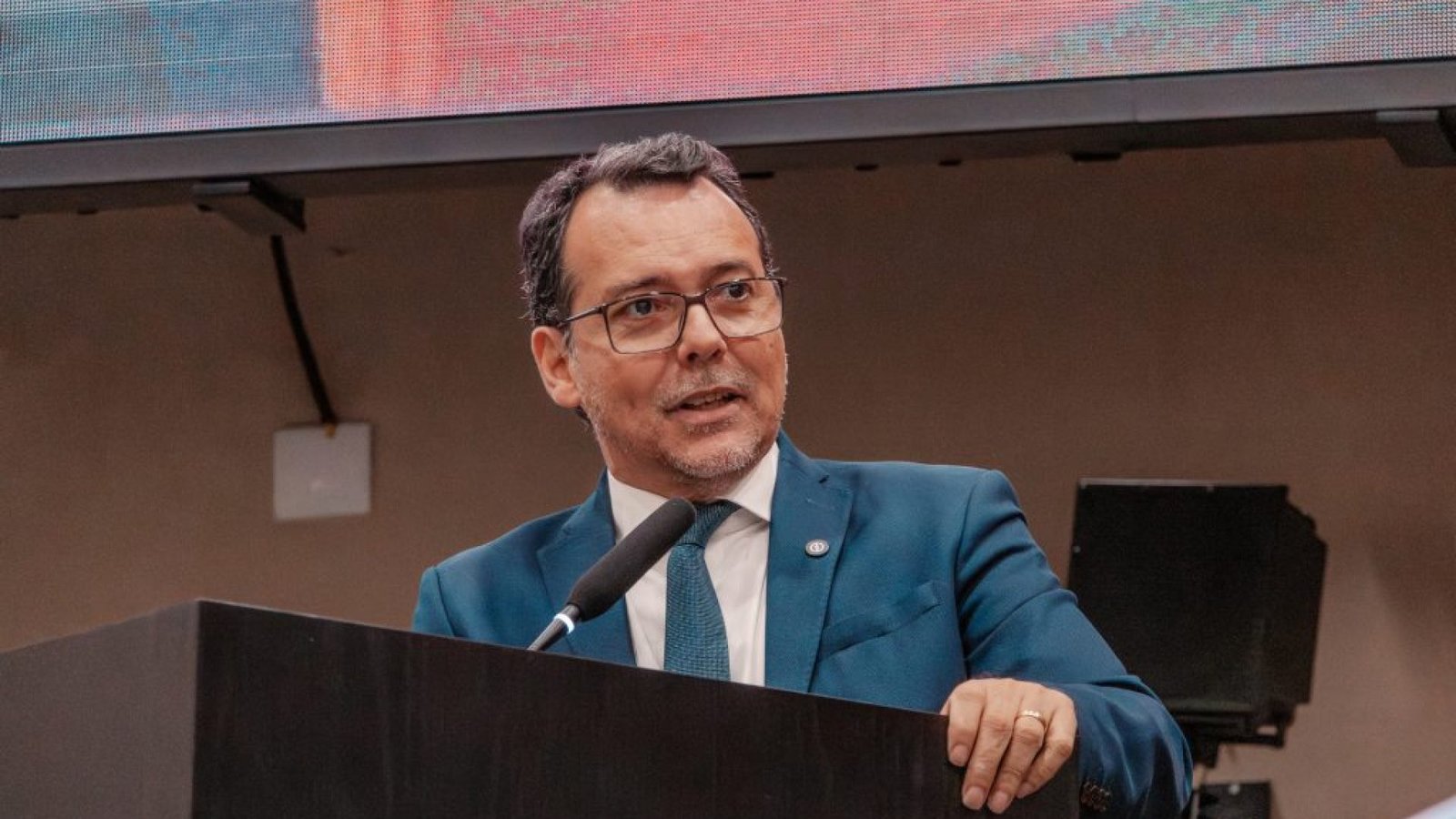 Ludio-Cabral-fala-em-Plenario-foto-Cami-Barros-1024x683.jpg