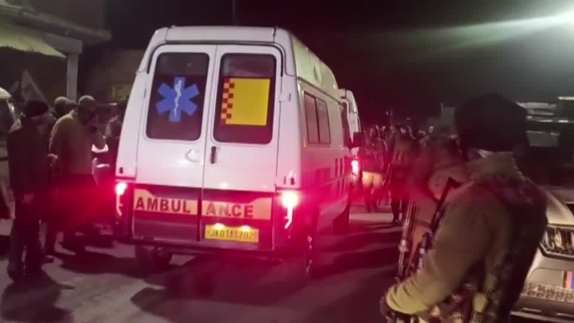 Serviços de emergência atendem feridos após explosão em delegacia da Índia  • ANI/Reprodução