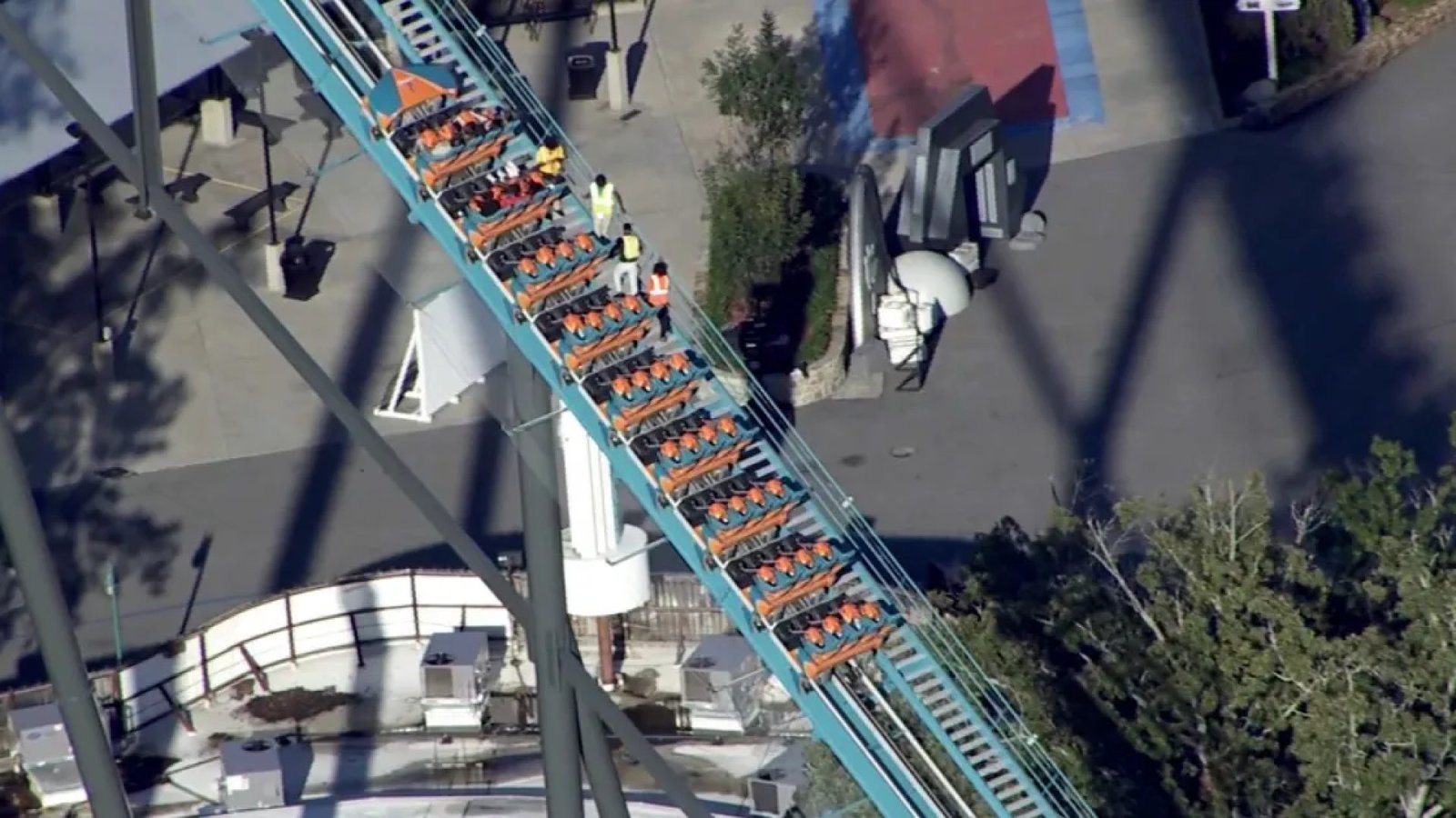 A montanha-russa Goliath, no parque de diversões Six Flags Over Georgia  • WXIA via CNN Newsource