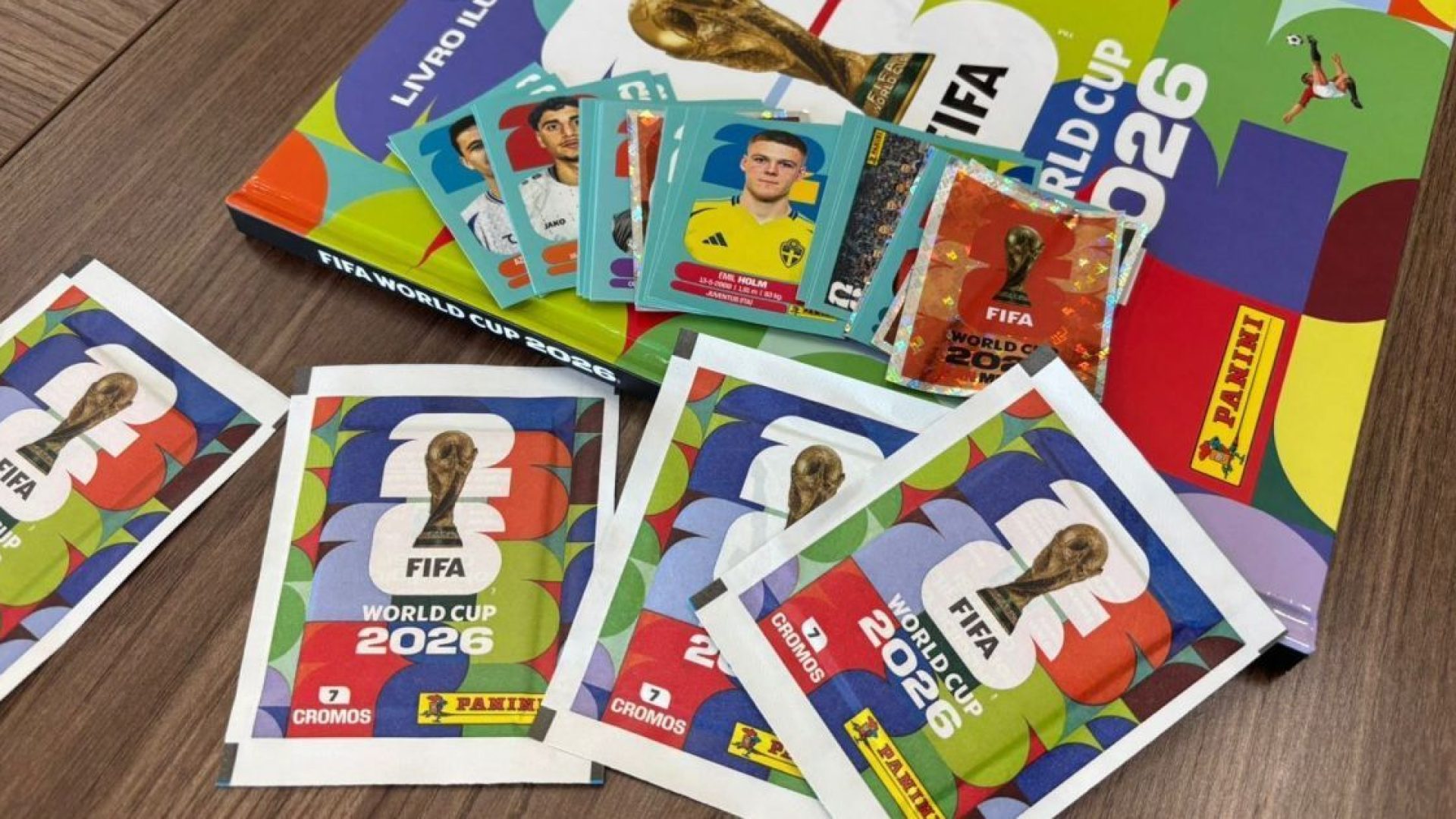 Produção de figurinhas do álbum da Copa do Mundo 2026 na fábrica da Panini, em Barueri (SP). Material é distribuído no Brasil e nos países da América Latina  • André Rigue