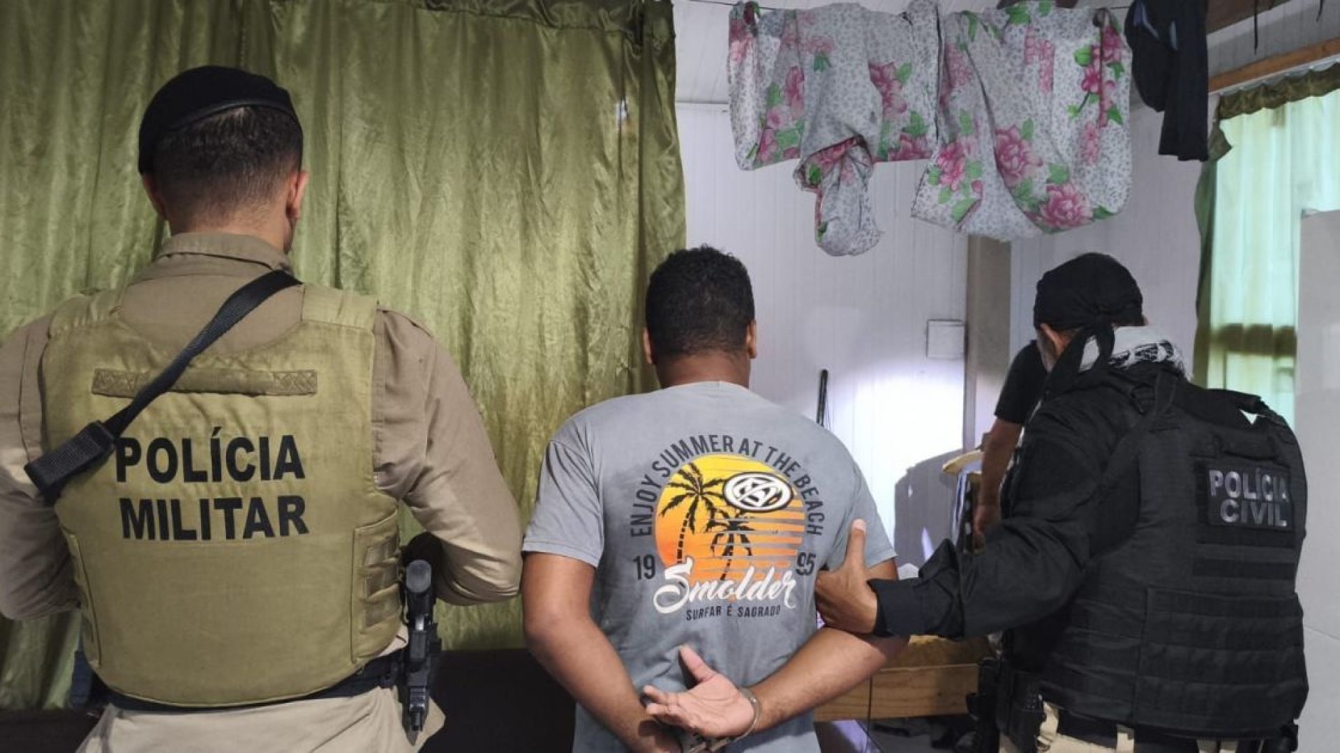 Ao todo, são cumpridos 20 mandados de prisão temporária e 27 de busca e apreensão  • Polícia Federal