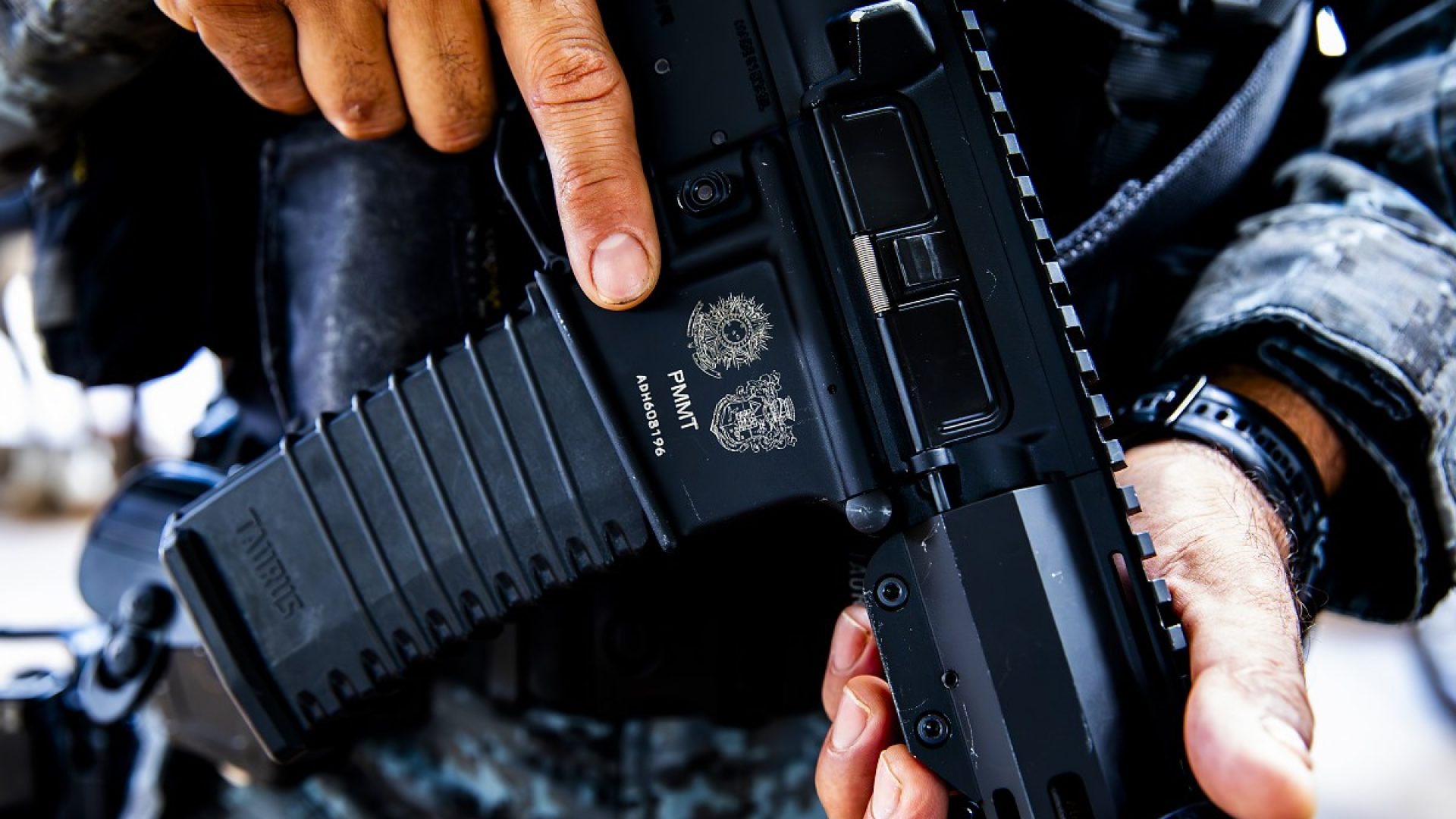 Pol&iacute;cia Militar - armas