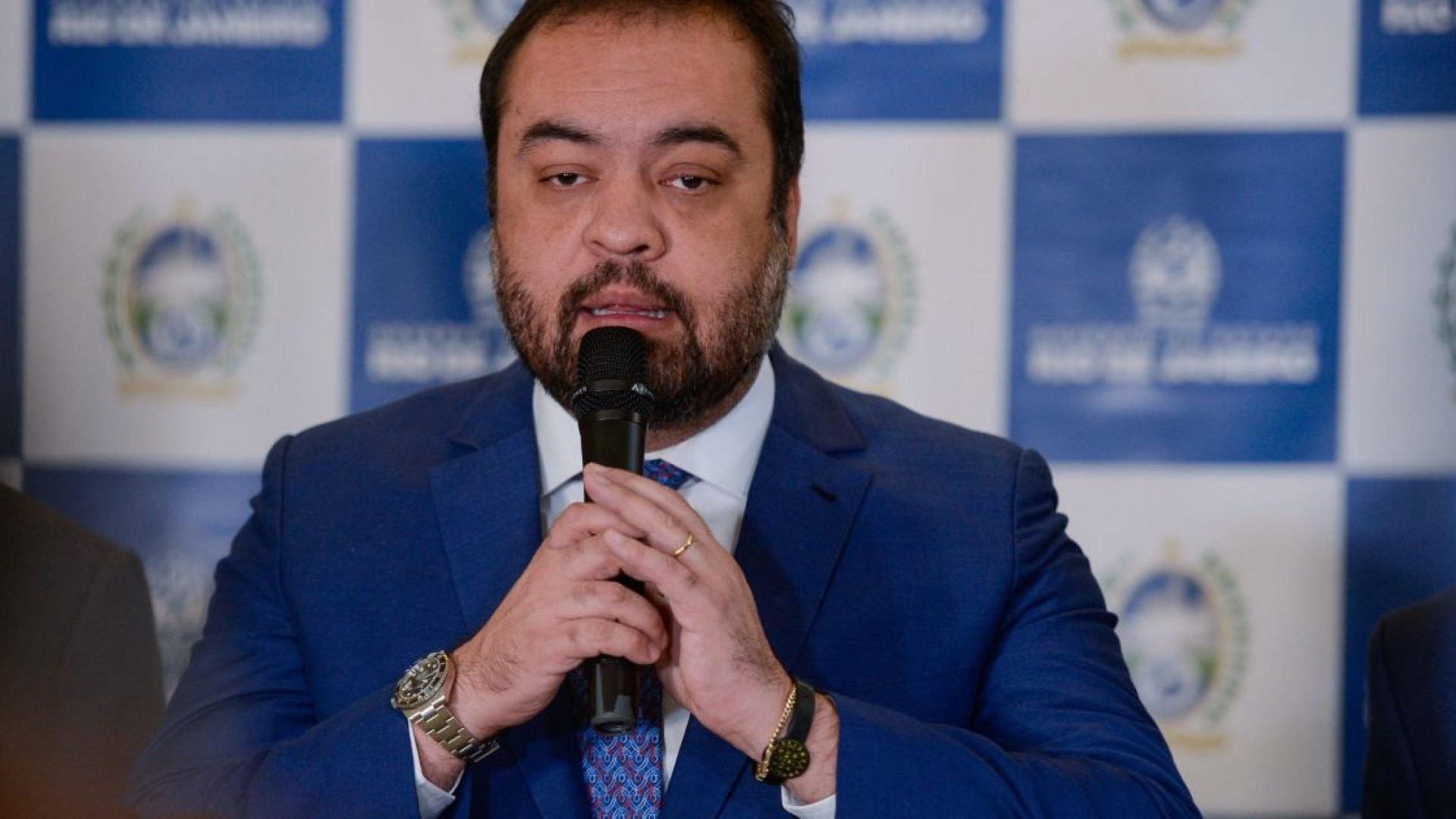 Rio de Janeiro (RJ), 08/11/2023 – O governador do Rio de Janeiro, Cláudio Castro durante evento de assinatura de acordo para criação do Comitê de Inteligência e Recuperação de Ativos (CIFRA) e entrega de novas viaturas à Polícia Militar, no Palácio Guanabara, na zona sul da capital fluminense. Foto: Tomaz Silva/Agência Brasil  • Ascom/RJ