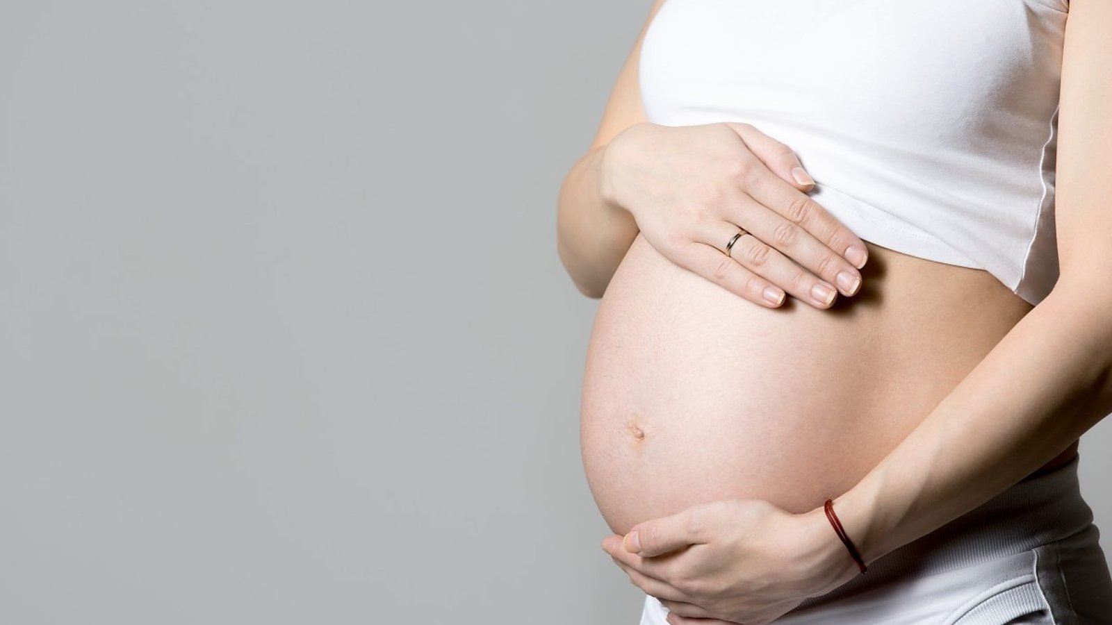 Gr&aacute;vida gestante barriga