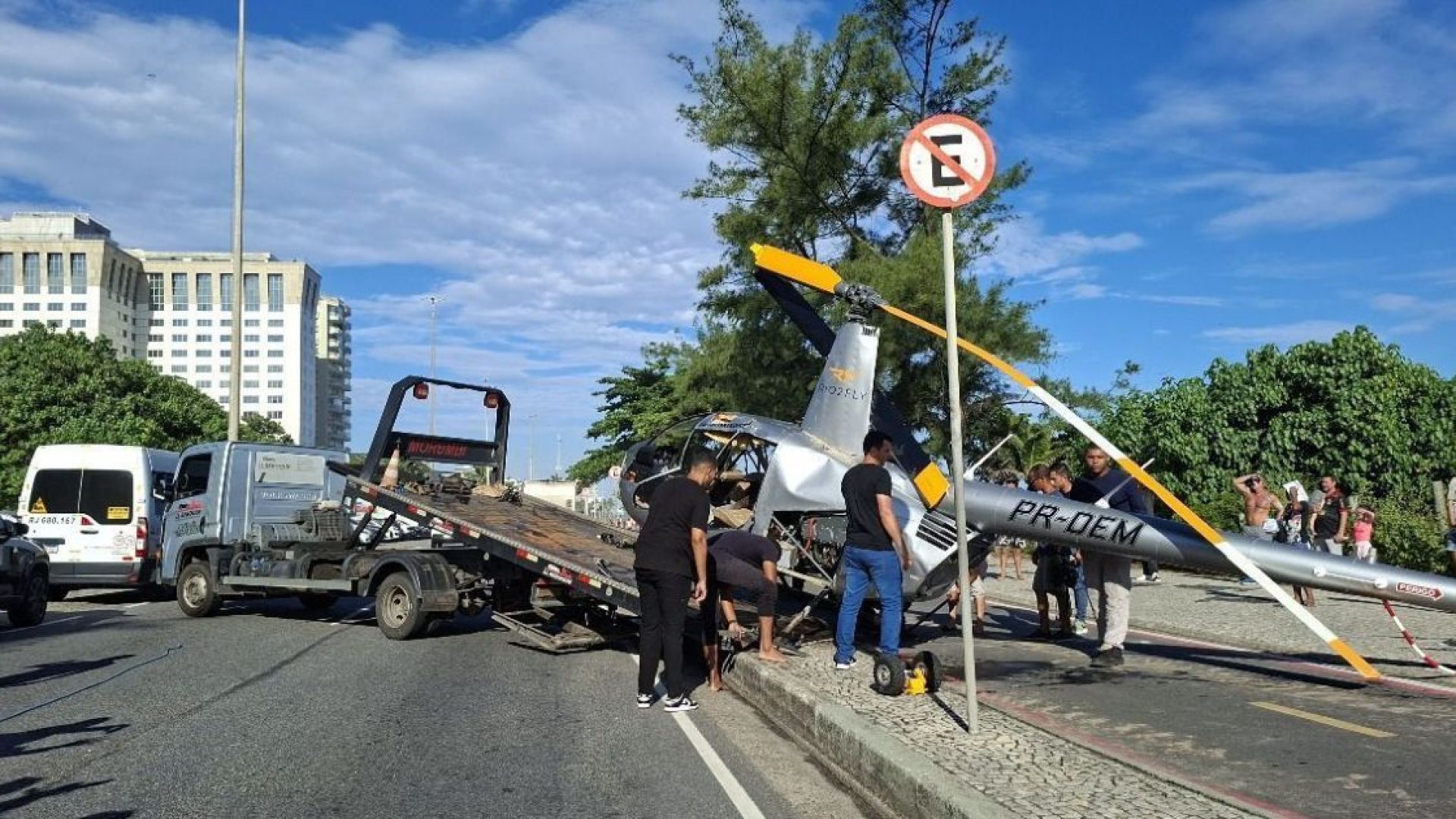 Vídeo mostra destruição após queda de avião em restaurante no RS