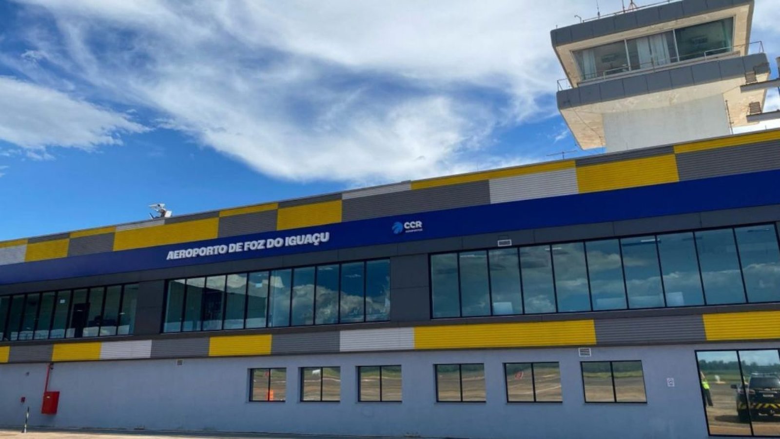 Aeroporto Internacional de Foz do Iguaçu, no Paraná.  • CCR Aeroportos