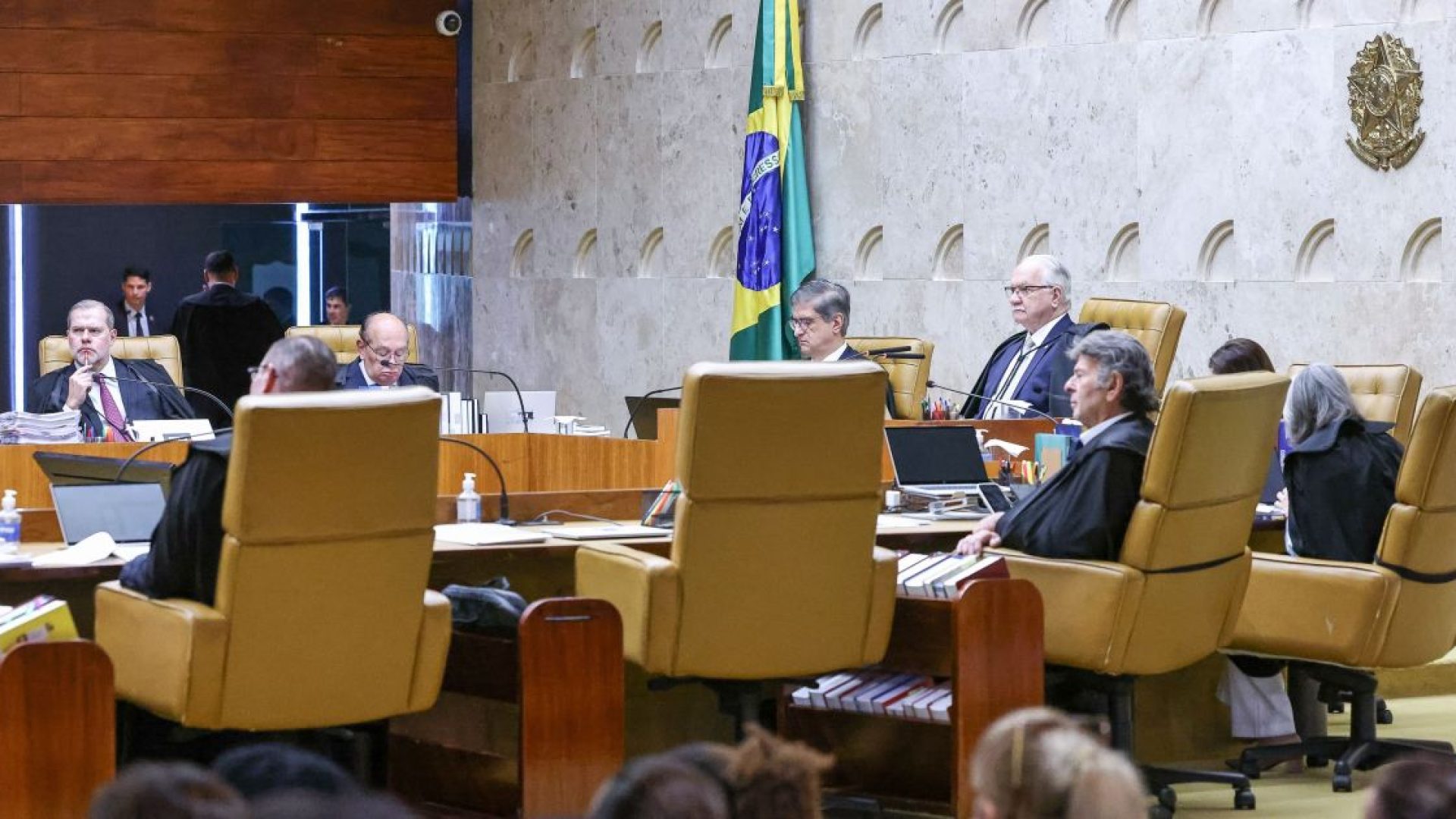 Fachin usa reveses internacionais e nova comissão para tentar unir STF