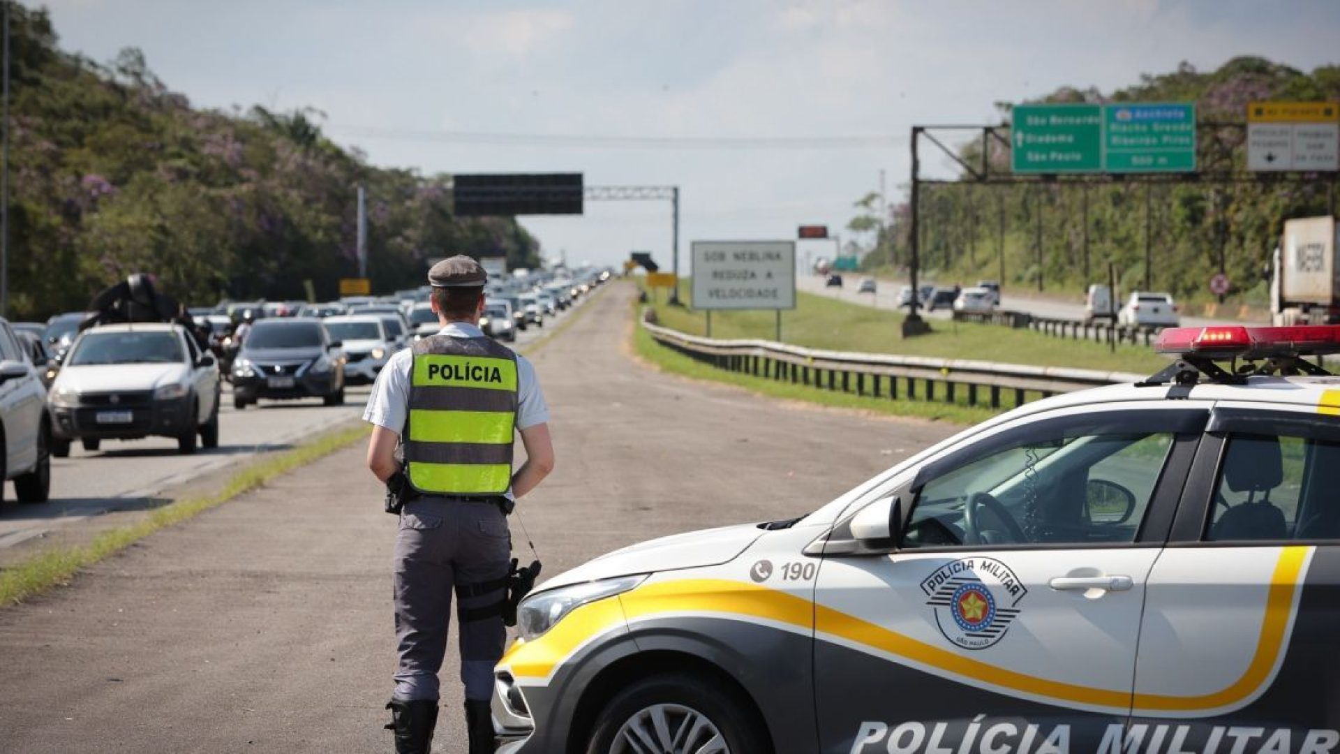 Segundo dados, na Operação Corpus Christi de 2025, cerca de 17,6 mil veículos foram fiscalizados, incluindo coletivos e veículos de carga  • PRF