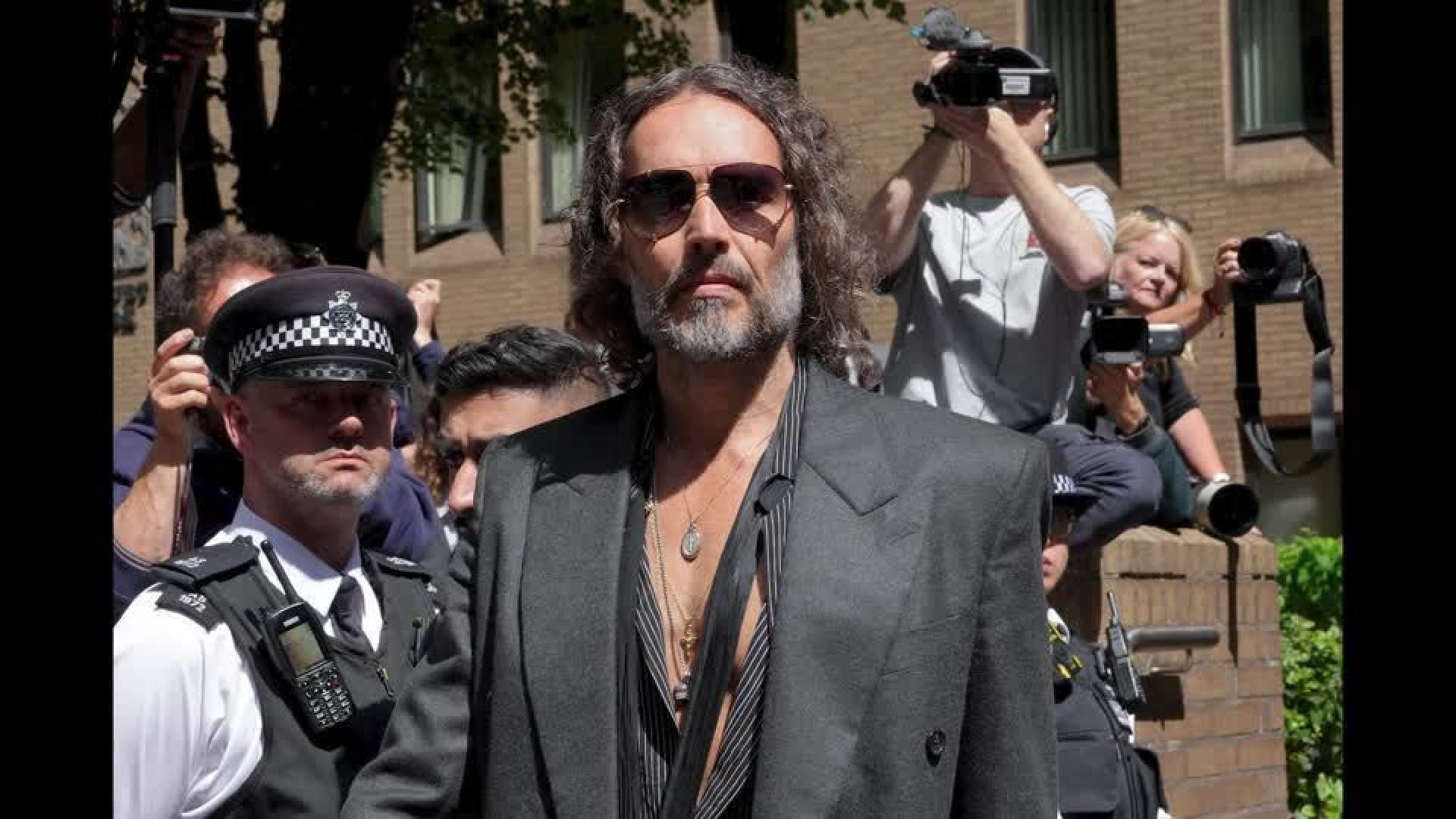 Russell Brand é acusado de sete crimes de estupro e agressão sexual contra seis mulheres  • Reuters