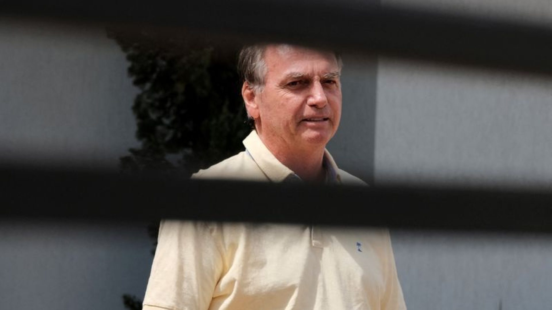 Ex-presidente Jair Bolsonaro em sua casa em Brasília  • Diego Herculano/Reuters