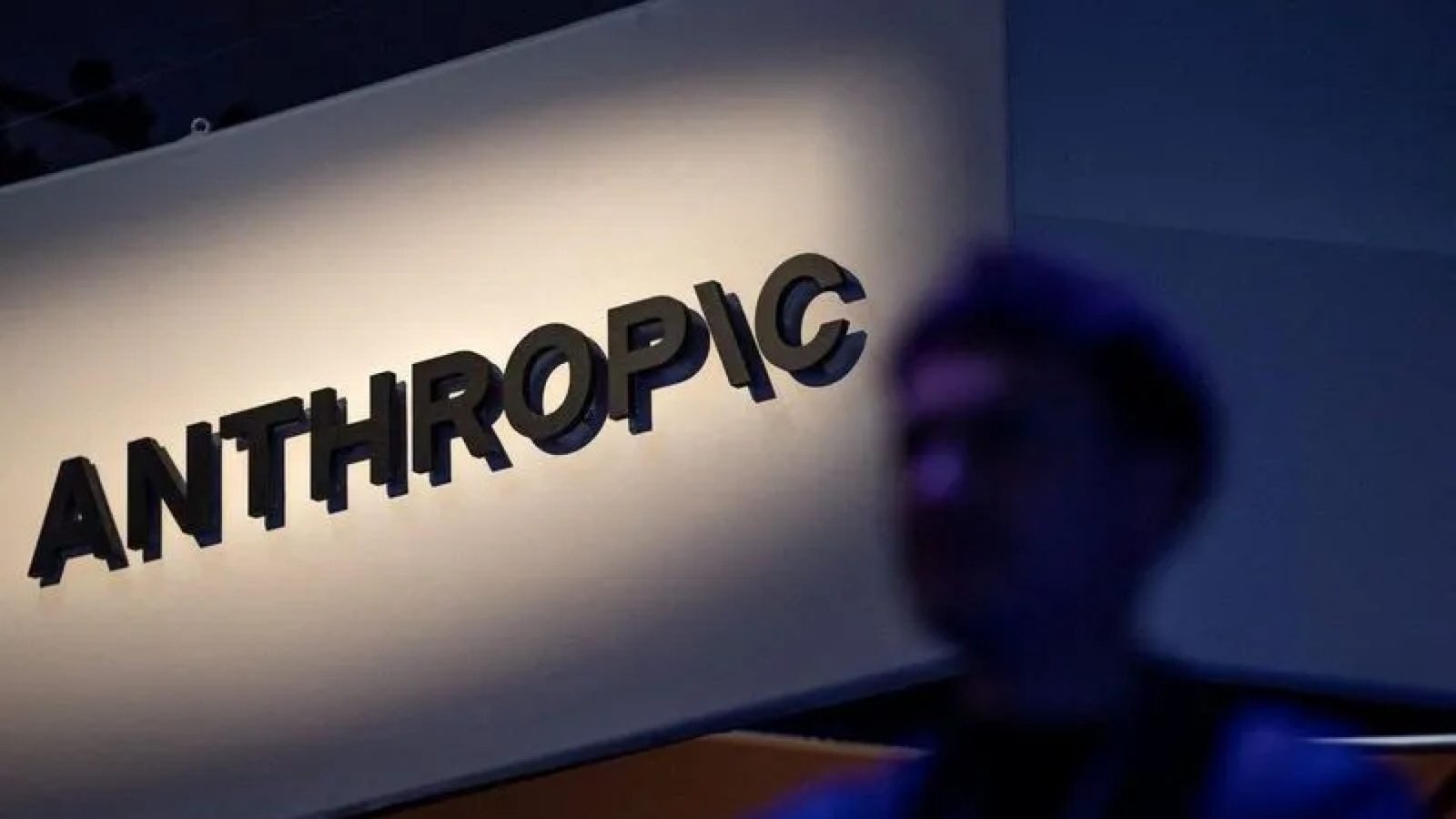 O logotipo da Anthropic durante a cúpula de tecnologia Dreamforce 2026, em São Francisco, Califórnia  • REUTERS/Carlos Barria/Foto de arquivo