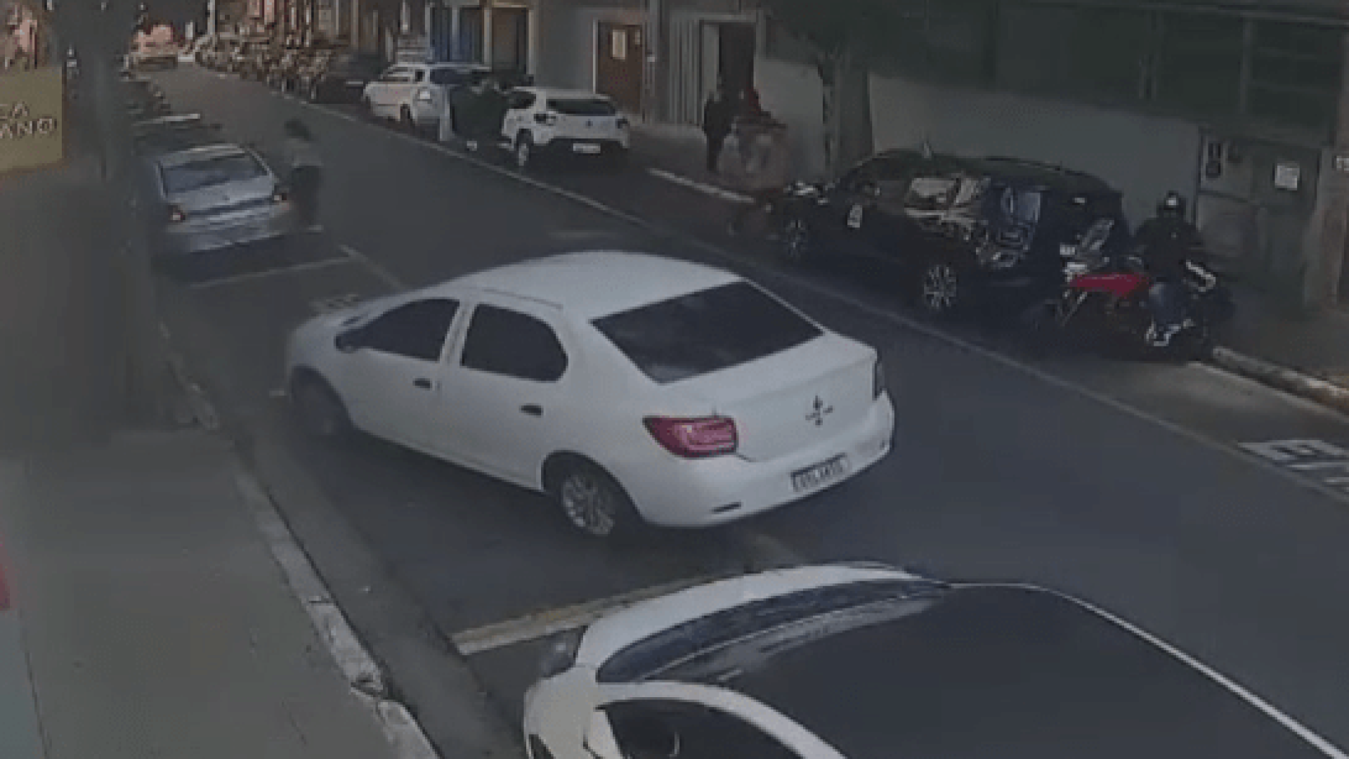 Vídeo mostra dupla que atirou em tenente momentos antes do crime  • Reprodução