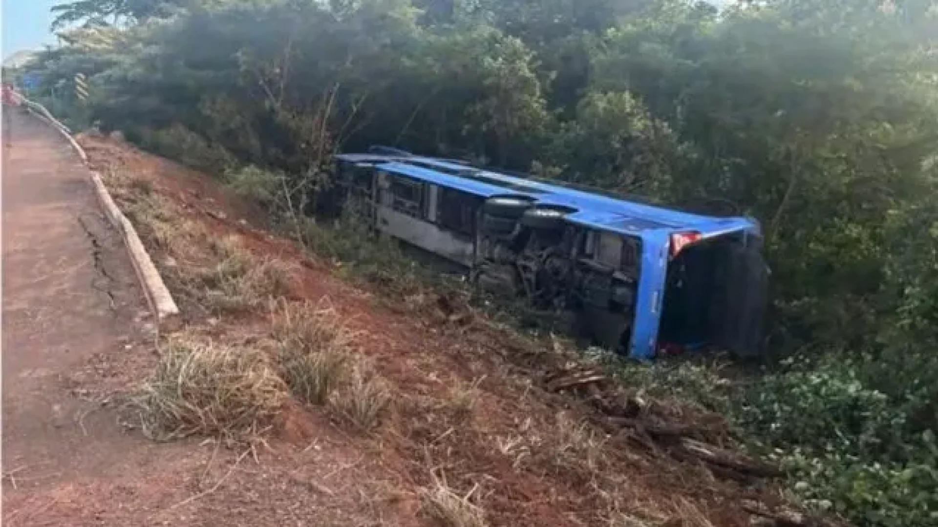 xTombamento-de-onibus-e1774348960421-637x470.jpg.pagespeed.ic.qnbQ04O65Q